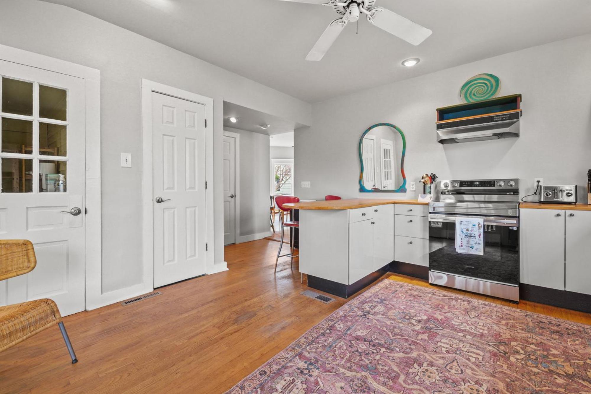 Oasis On Main - Charming Victorian On Main Street! Chincoteague