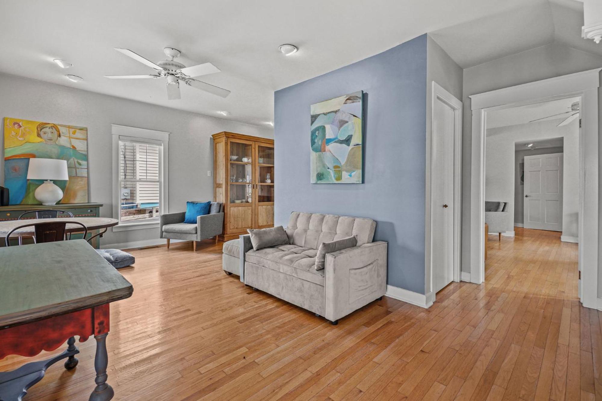 Oasis On Main - Charming Victorian On Main Street! Holiday home