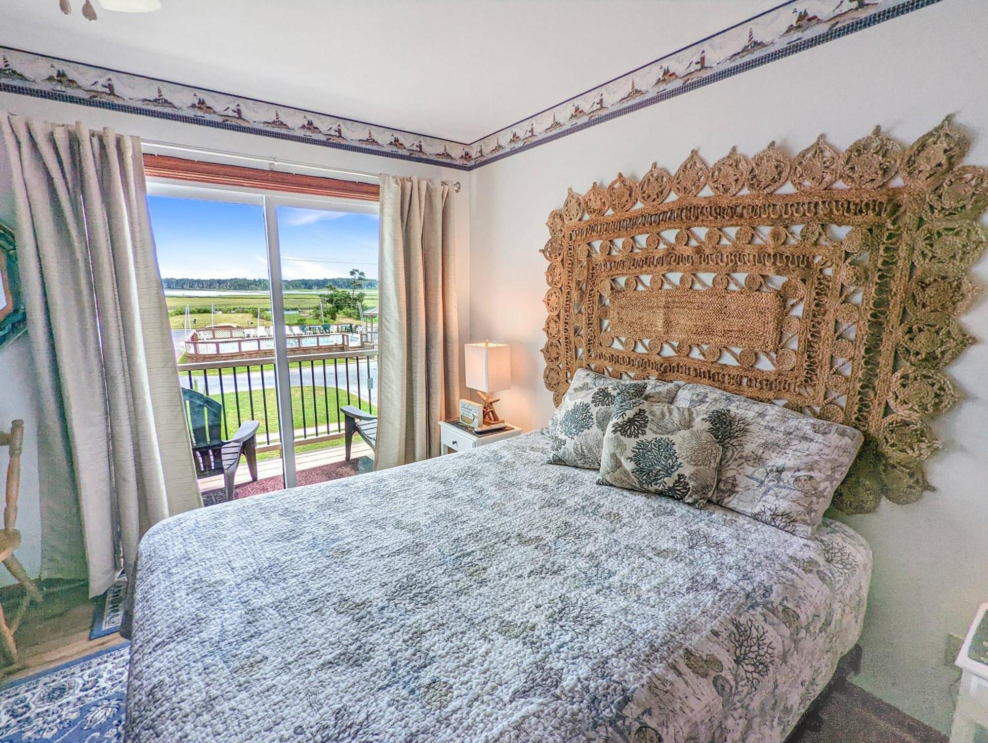 Holiday home Morning Memories - Pet Friendly, Shared Pool & Dock! Chincoteague