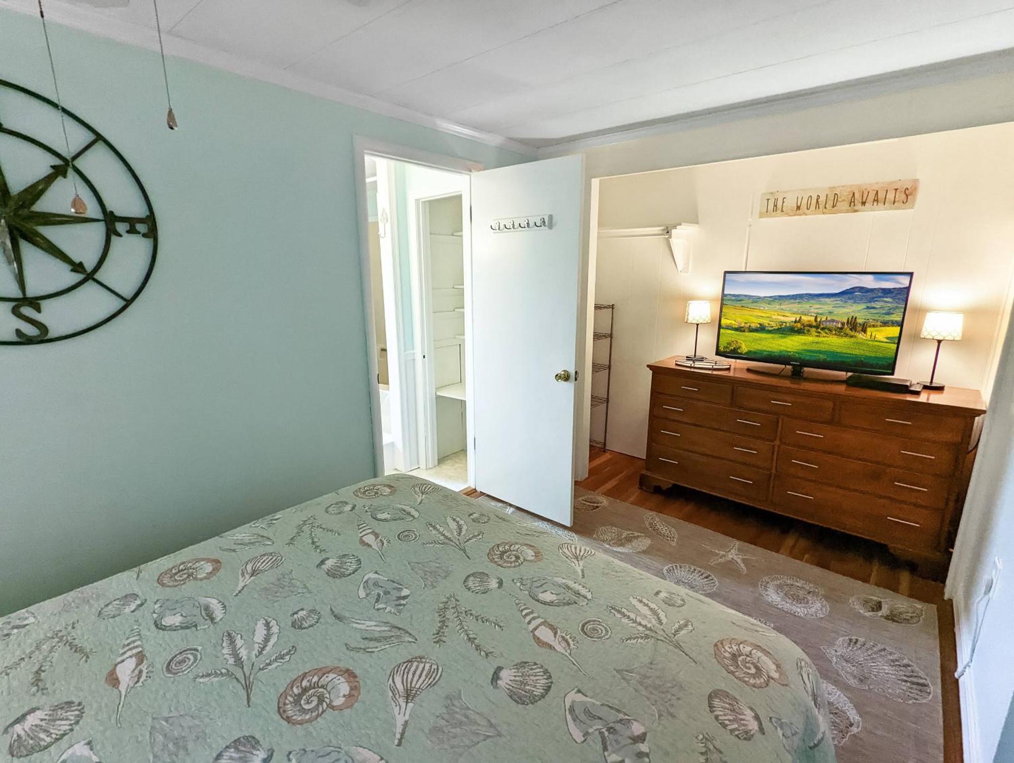 Holiday home Mermaid Crossing - Pet Friendly, Waterfront With Dock! *