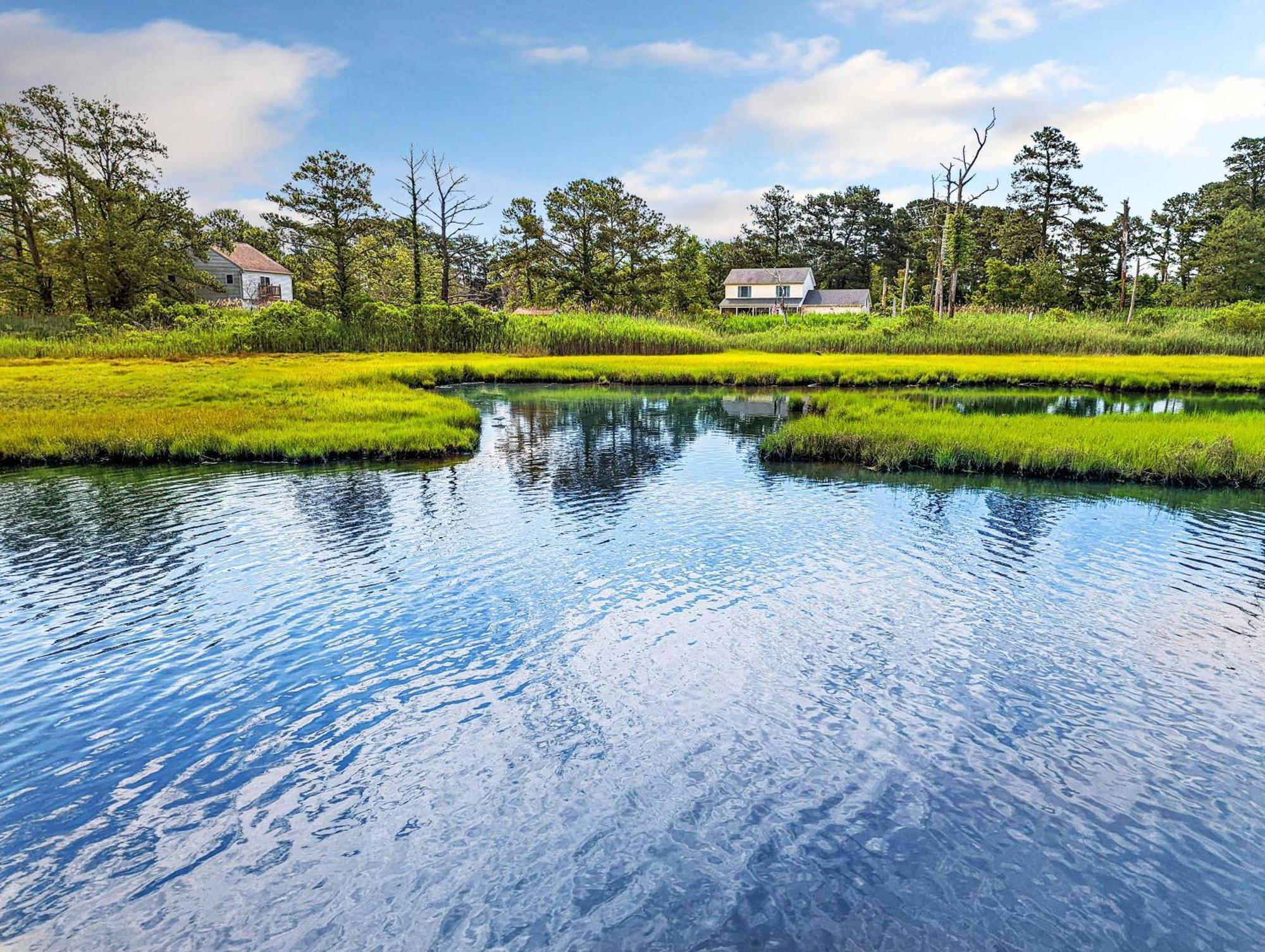 Mermaid Crossing - Pet Friendly, Waterfront With Dock! Holiday home