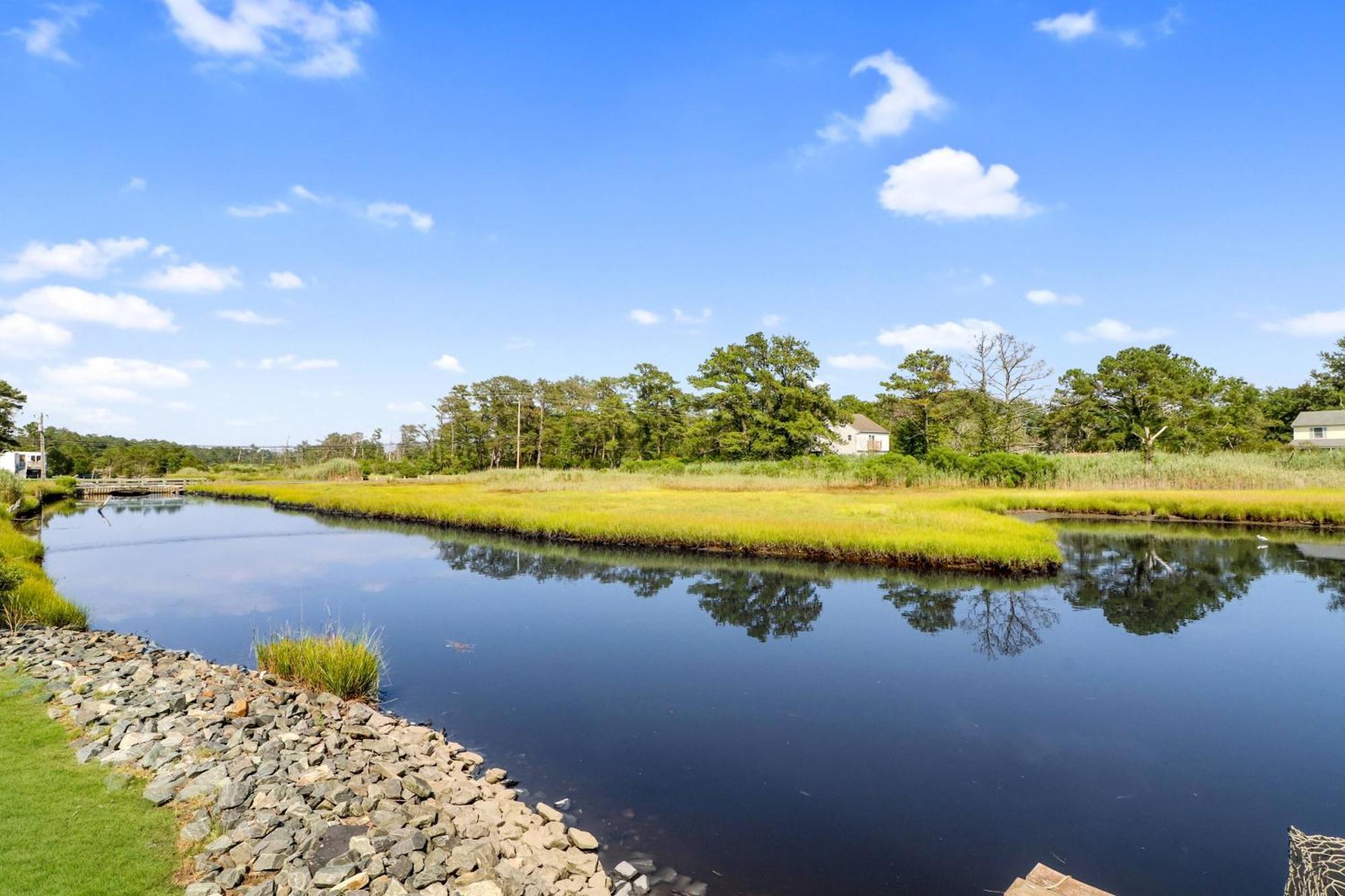 Holiday home Mermaid Crossing - Pet Friendly, Waterfront With Dock! *