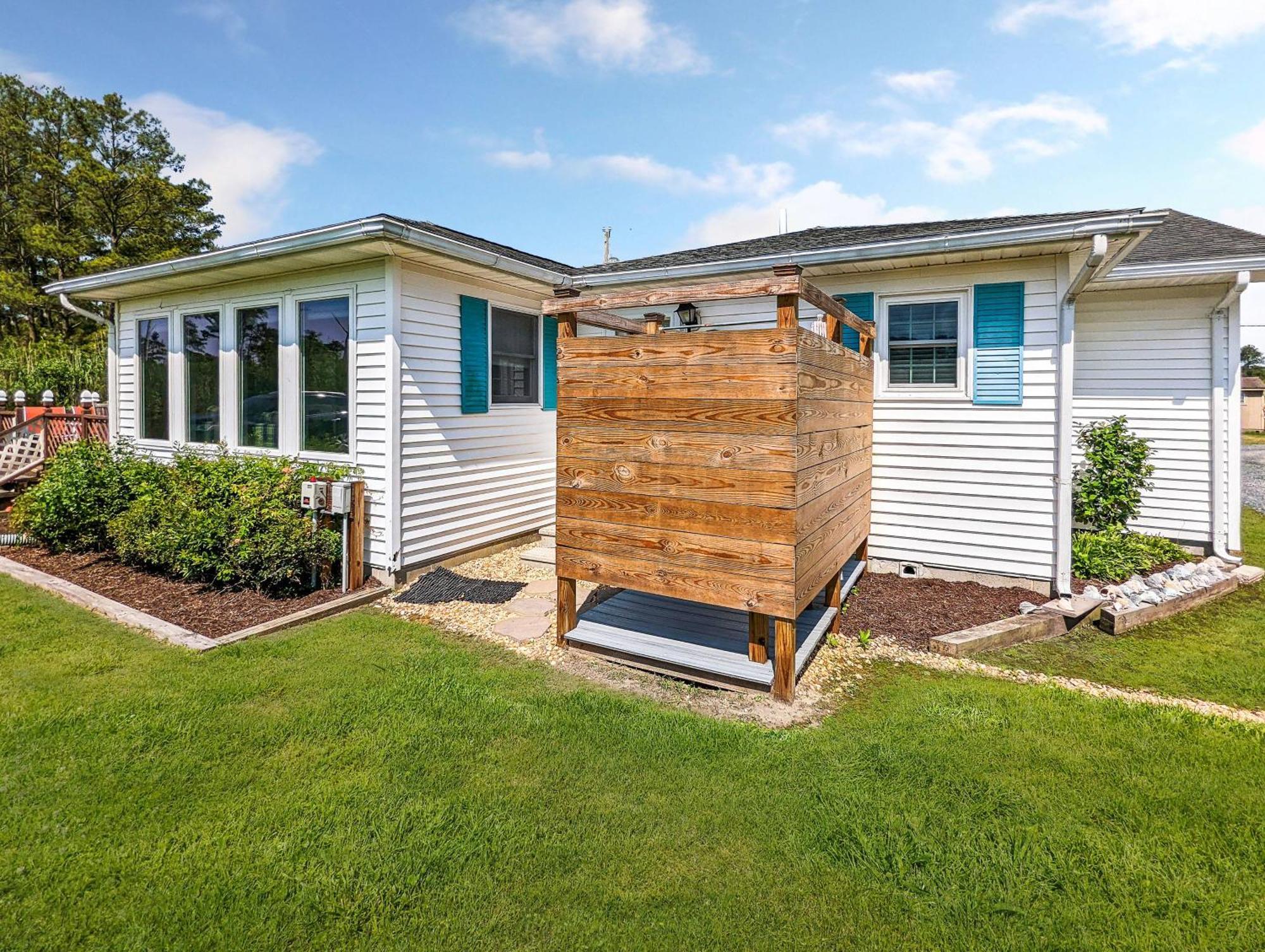 Mermaid Crossing - Pet Friendly, Waterfront With Dock! Holiday home Chincoteague