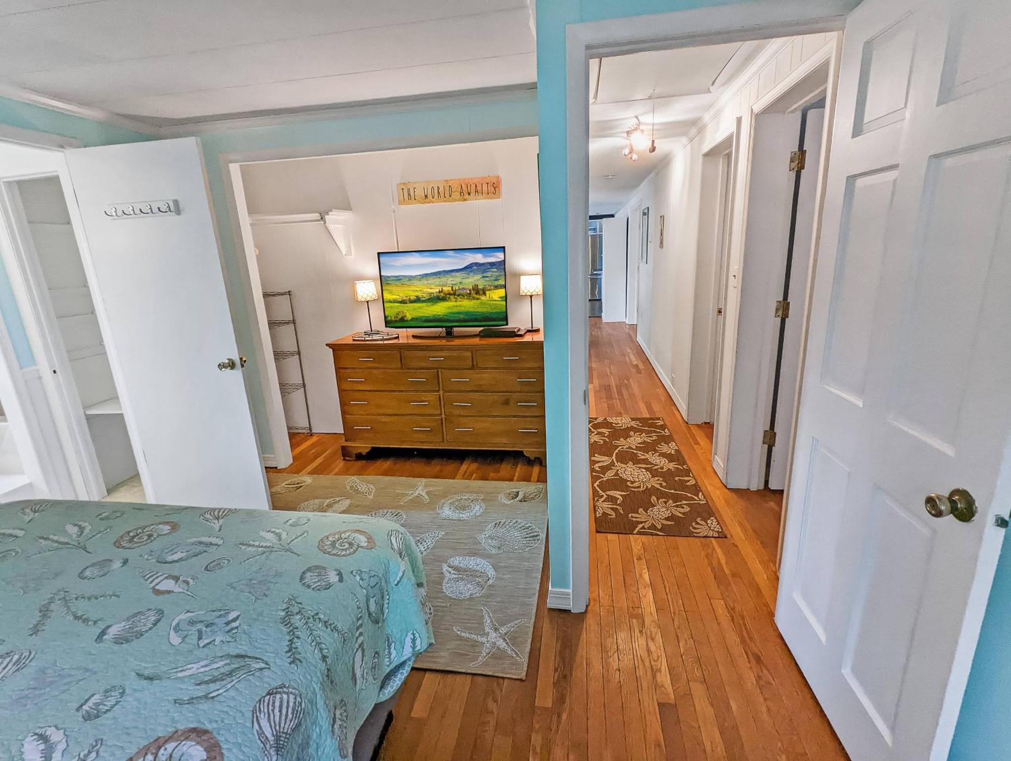 Mermaid Crossing - Pet Friendly, Waterfront With Dock! Holiday home