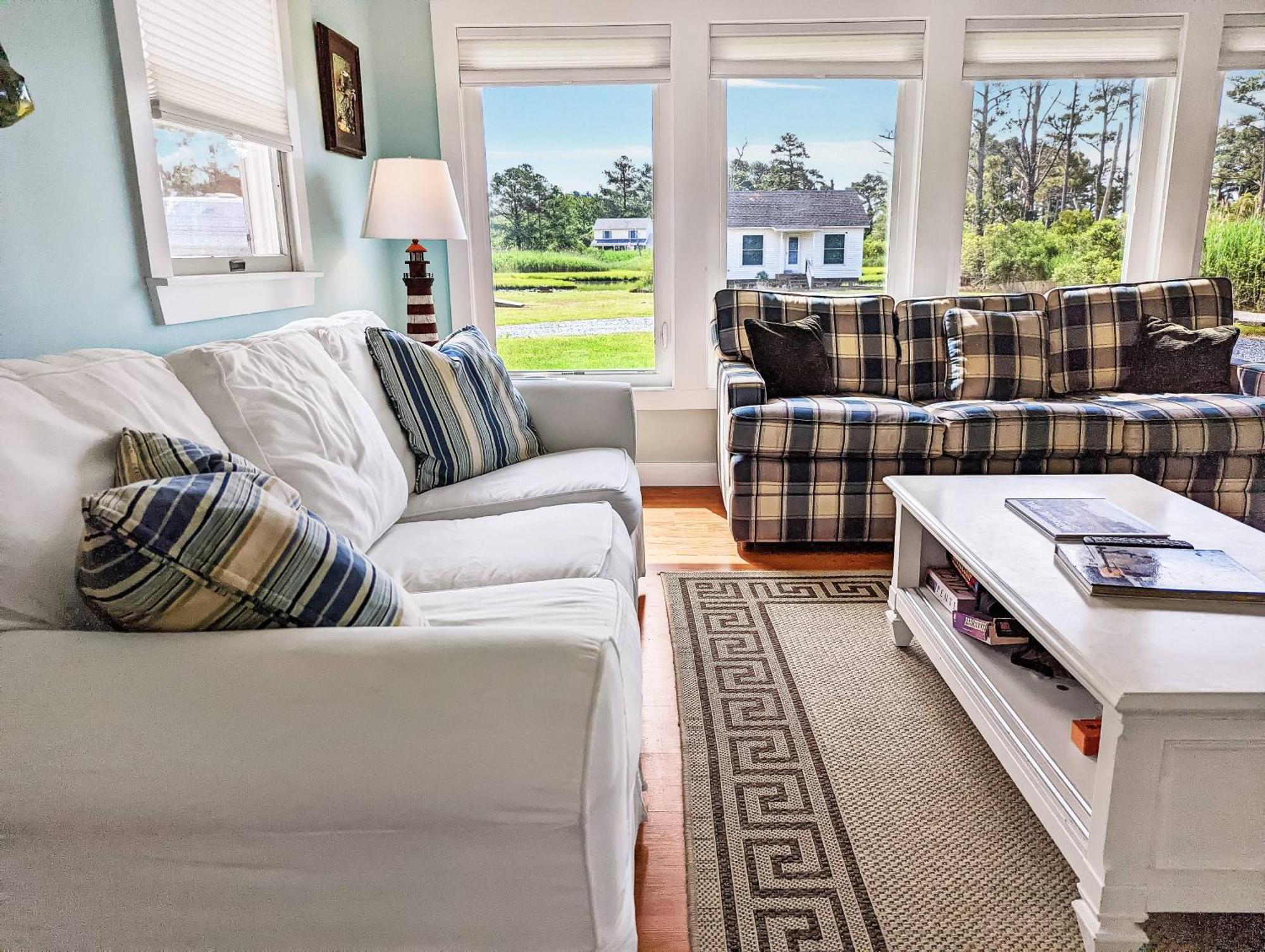 Holiday home Mermaid Crossing - Pet Friendly, Waterfront With Dock!