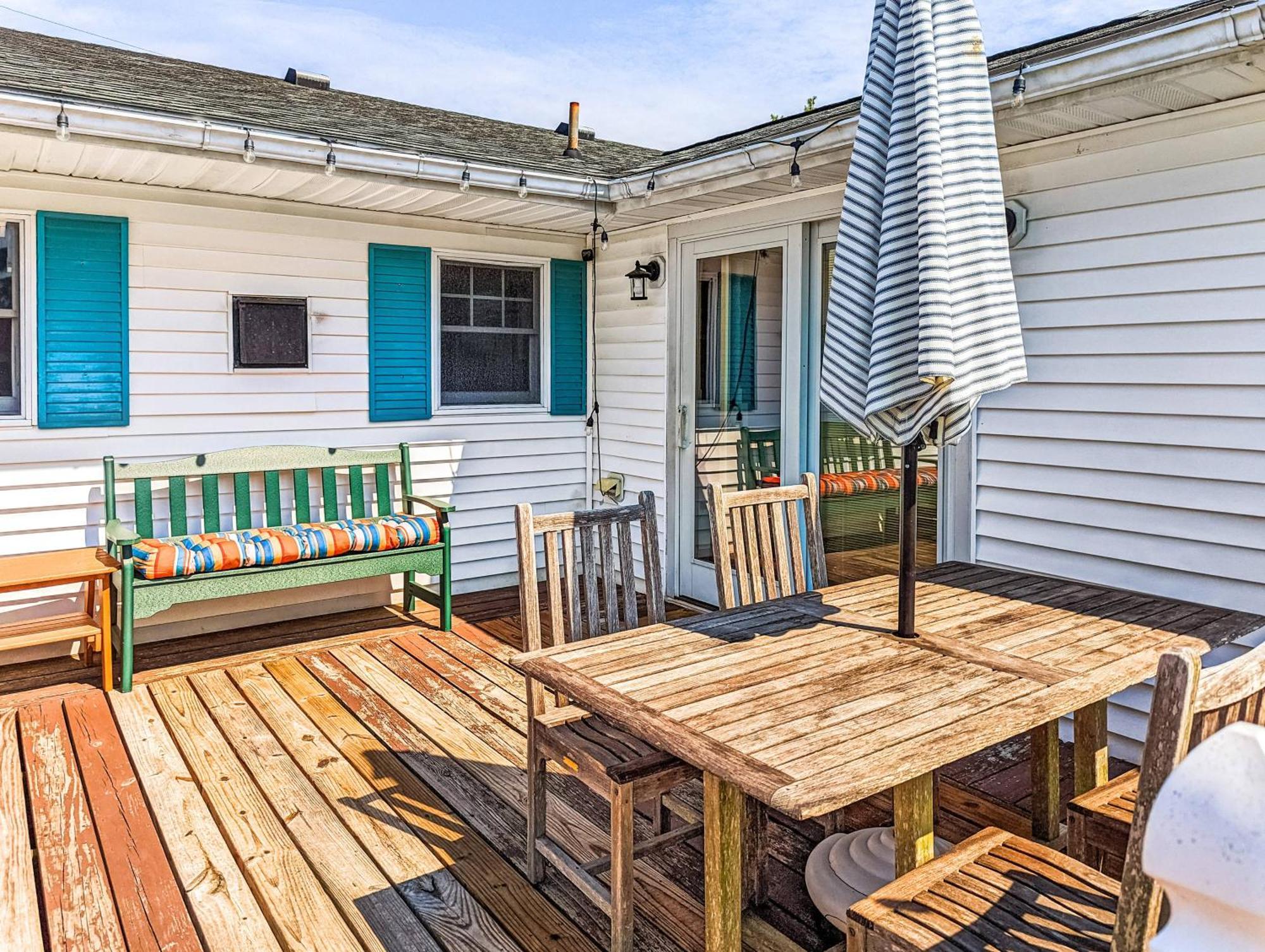 Mermaid Crossing - Pet Friendly, Waterfront With Dock! Holiday home *