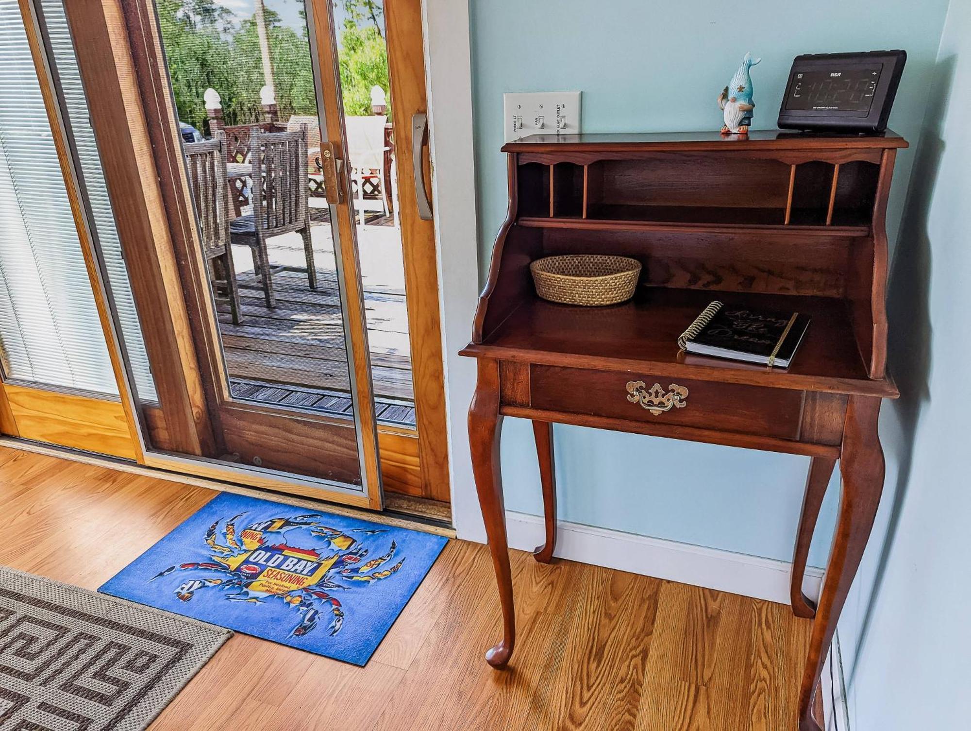 Mermaid Crossing - Pet Friendly, Waterfront With Dock! Holiday home Chincoteague