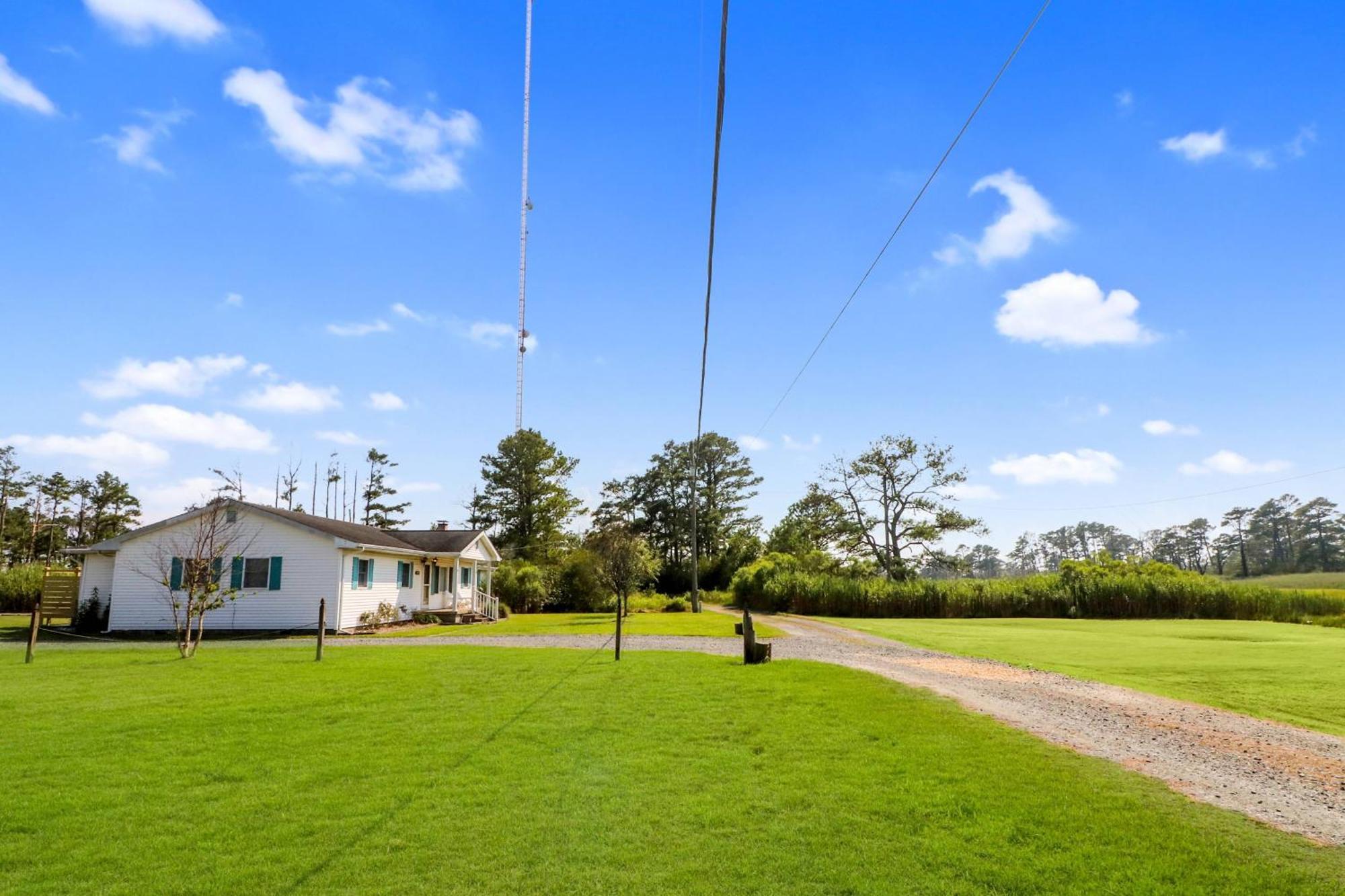 Mermaid Crossing - Pet Friendly, Waterfront With Dock! Holiday home *