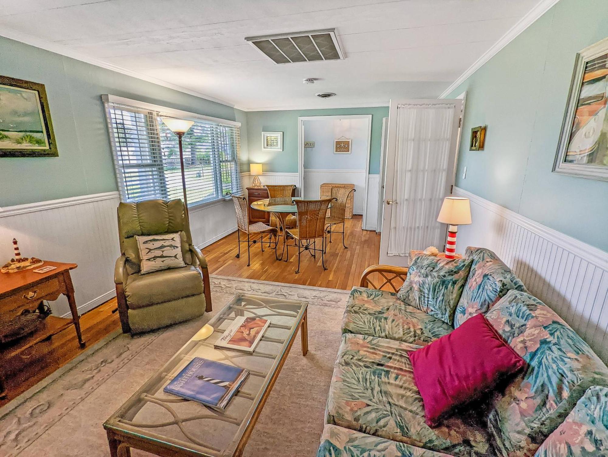 Holiday home Mermaid Crossing - Pet Friendly, Waterfront With Dock!