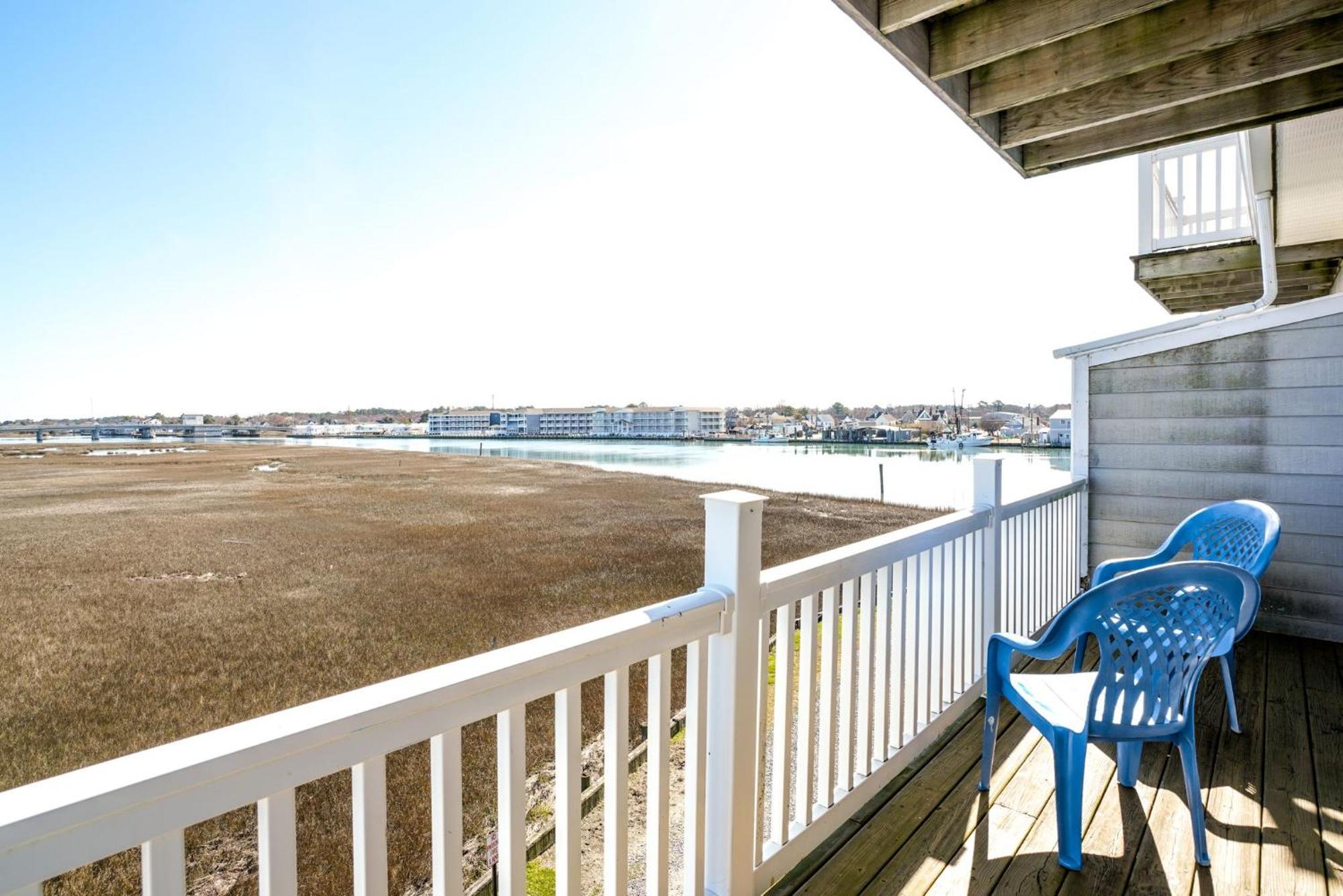 Holiday home Magic Moments - Waterfront On Marsh Island!