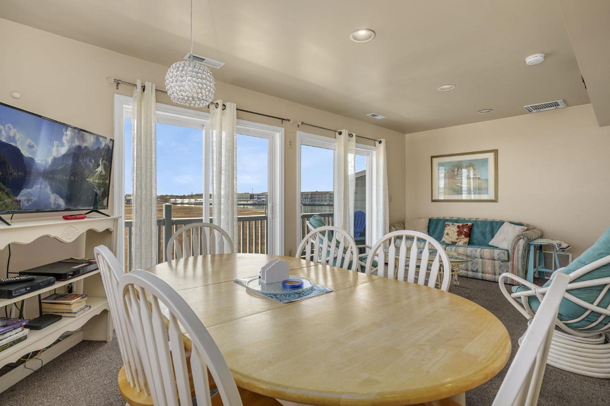 Holiday home Magic Moments - Waterfront On Marsh Island!