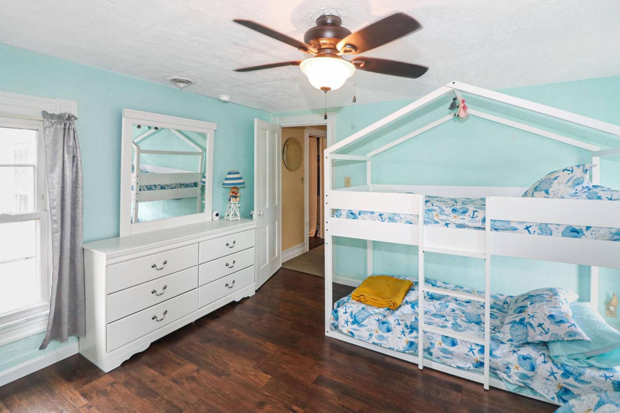 Lottie's Lookout - In Town; Pet Friendly; Fire Pit! Holiday home Chincoteague