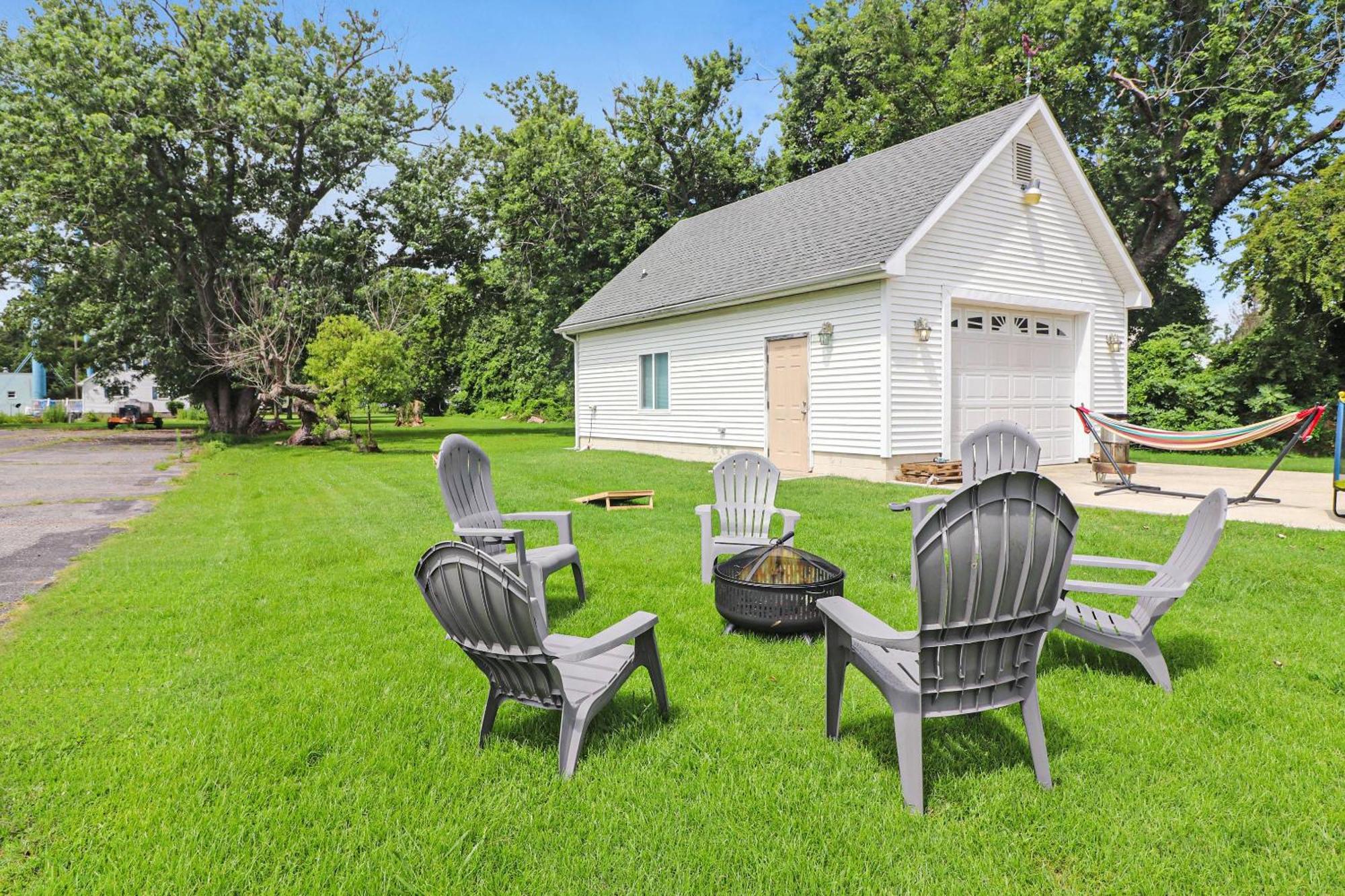 Lottie's Lookout - In Town; Pet Friendly; Fire Pit! Chincoteague