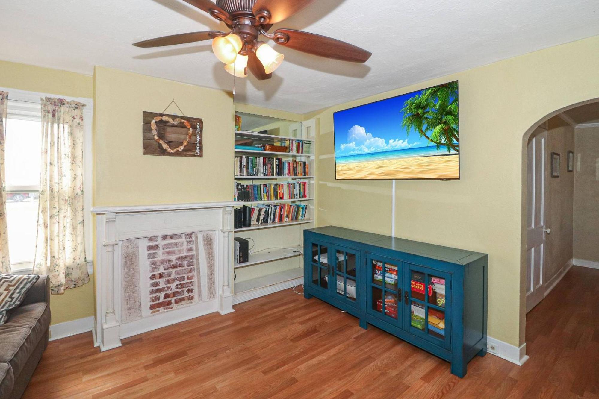 Lottie's Lookout - In Town; Pet Friendly; Fire Pit! Holiday home Chincoteague
