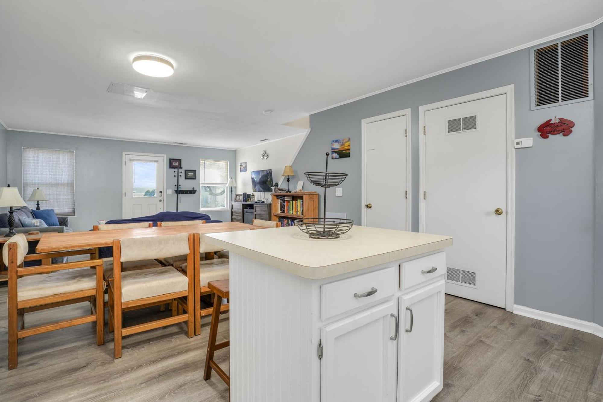 Lighthouse Estates 8 - Water Views & Shared Pool! Holiday home