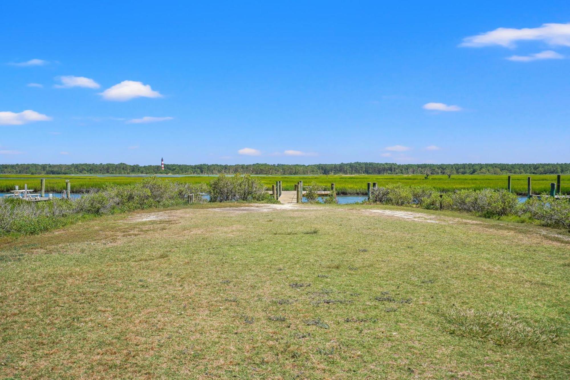 Lighthouse Estates 8 - Water Views & Shared Pool! Holiday home *