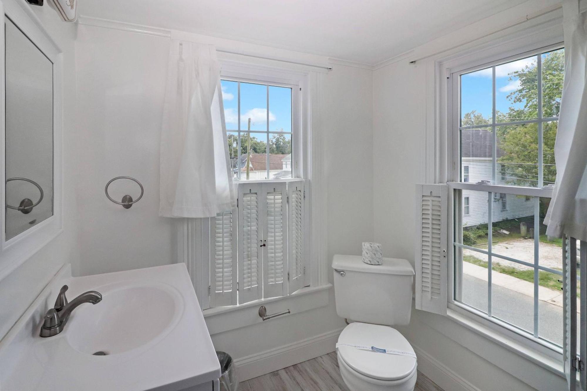 Hill House - Pet Friendly, In Town With Water Views! *