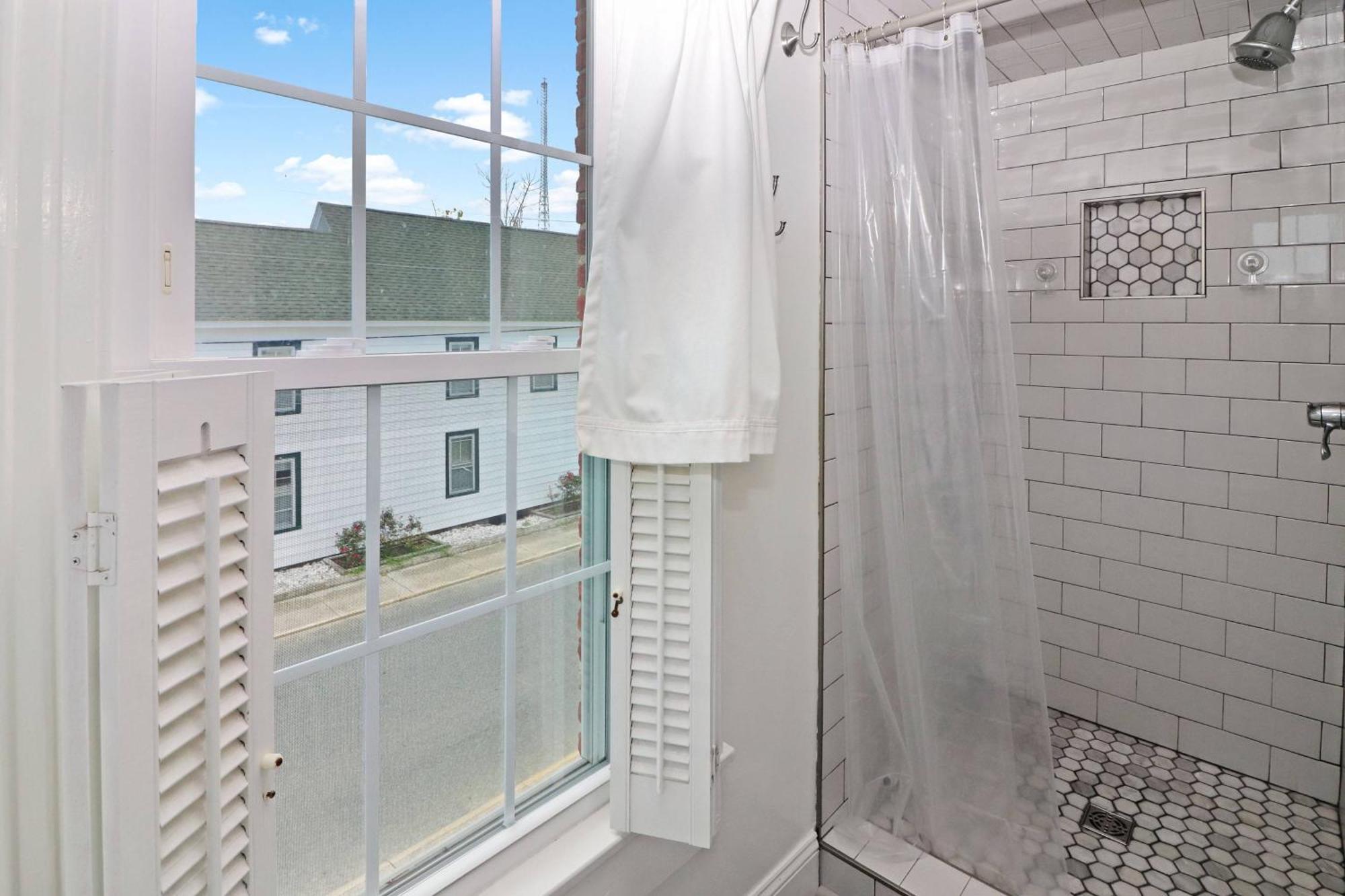 Hill House - Pet Friendly, In Town With Water Views! * Chincoteague