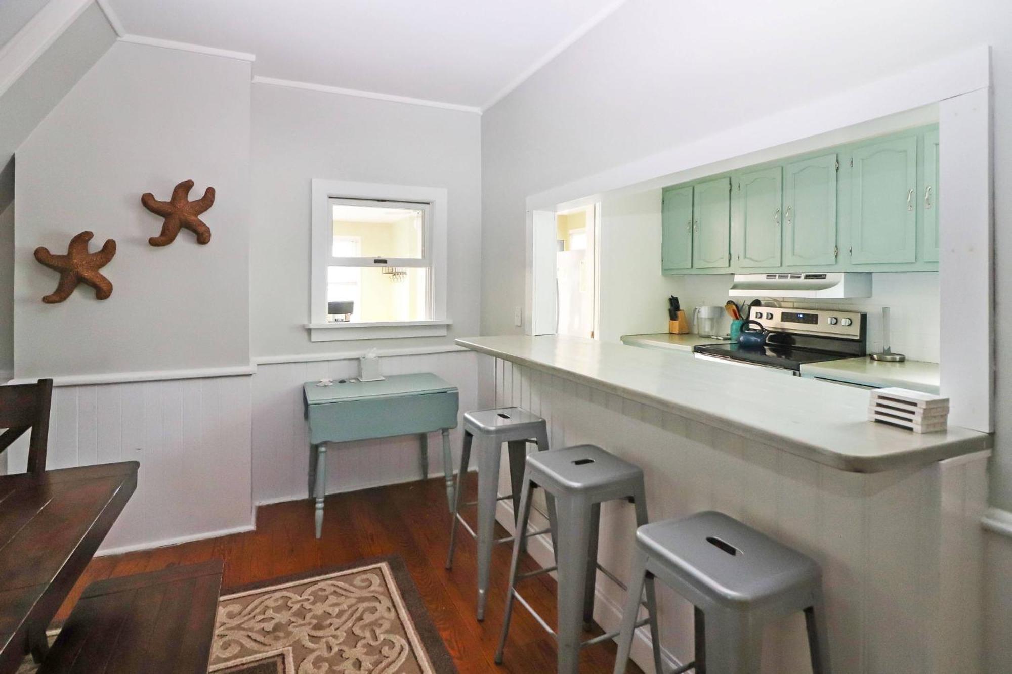 Hill House - Pet Friendly, In Town With Water Views! *
