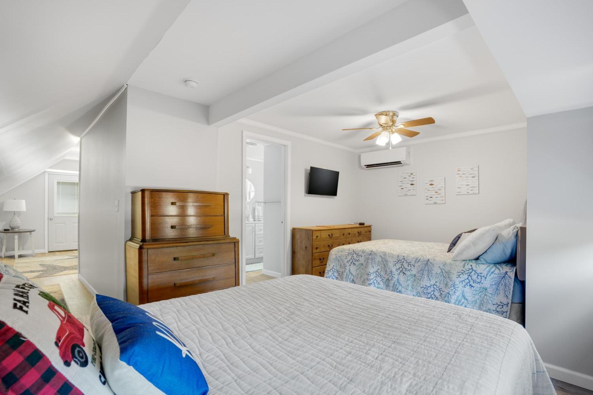 Grandma's House - Close To Town, Game Area & Pet Friendly! * Chincoteague