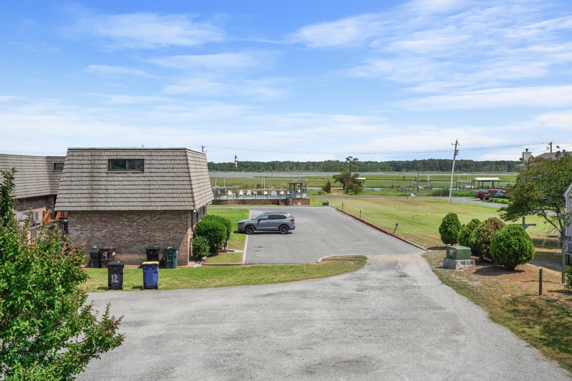 Vast Views - Pet Friendly& A Shared Pool! Holiday home *