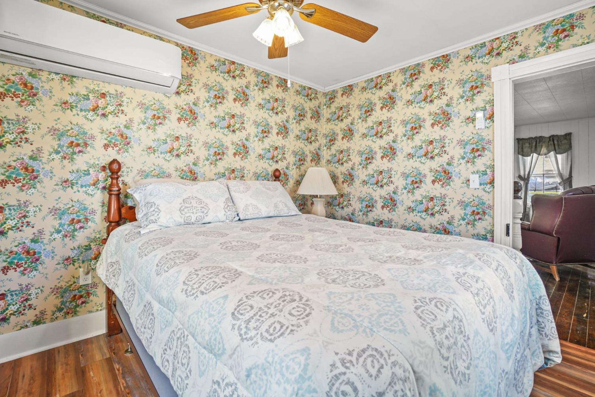 Windsor House - In Town Historic Charm * Chincoteague