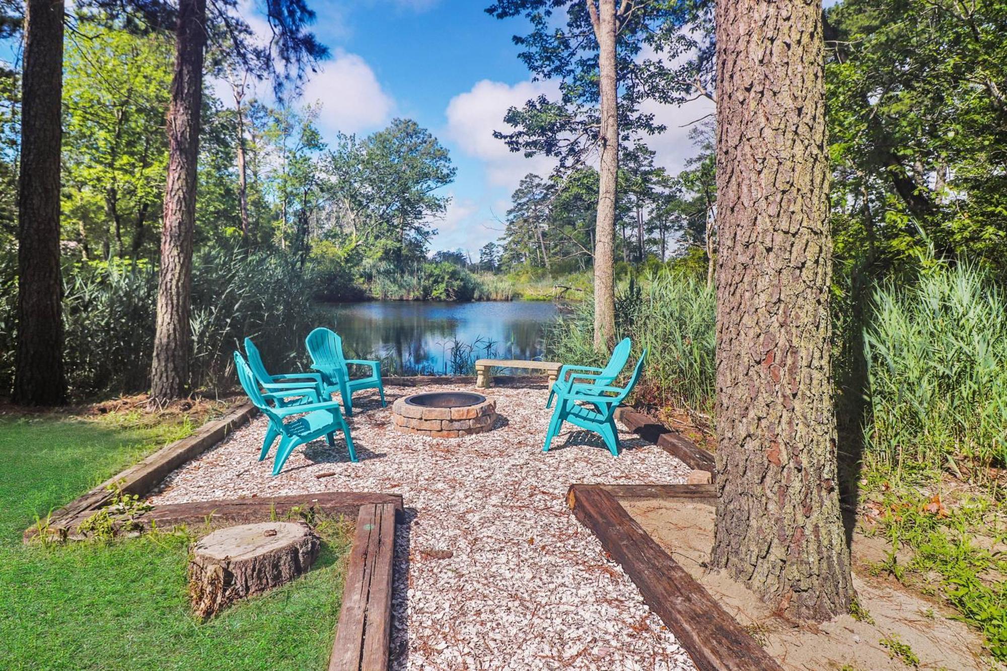 Utter East - Great With Large Screened Porch And Firepit Next To The Pond *
