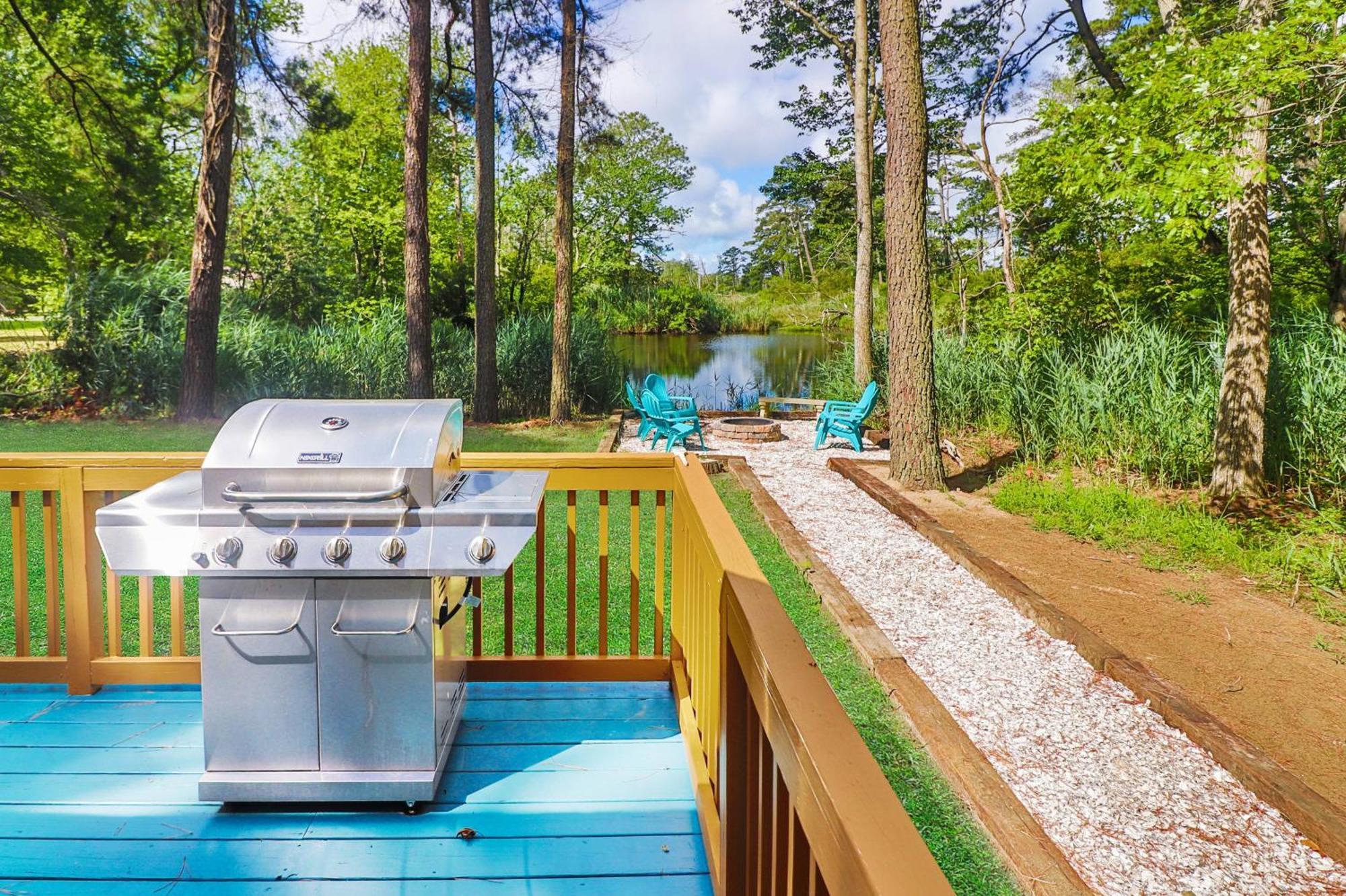 Utter East - Great With Large Screened Porch And Firepit Next To The Pond Holiday home *
