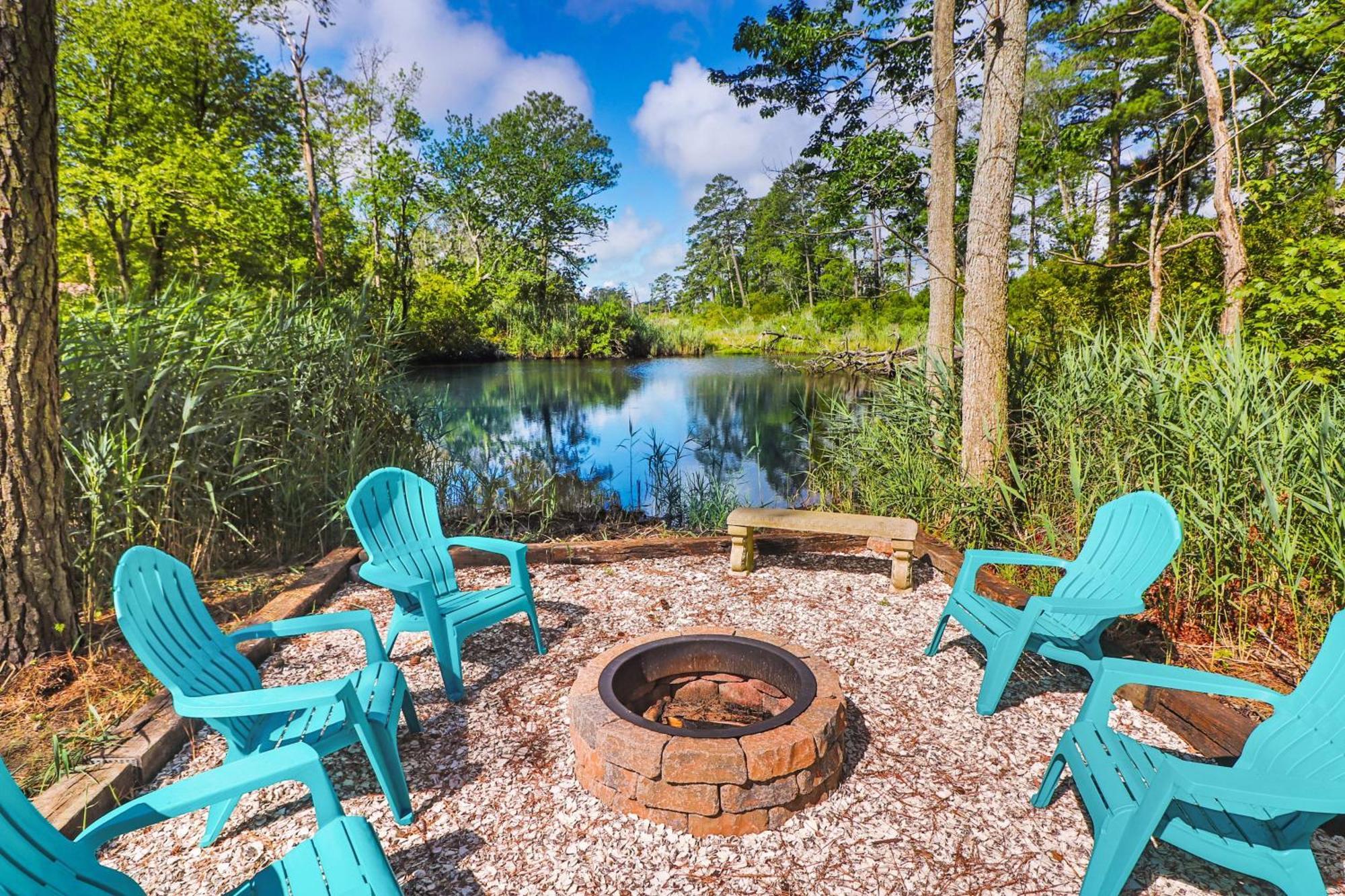 Utter East - Great With Large Screened Porch And Firepit Next To The Pond Holiday home Chincoteague