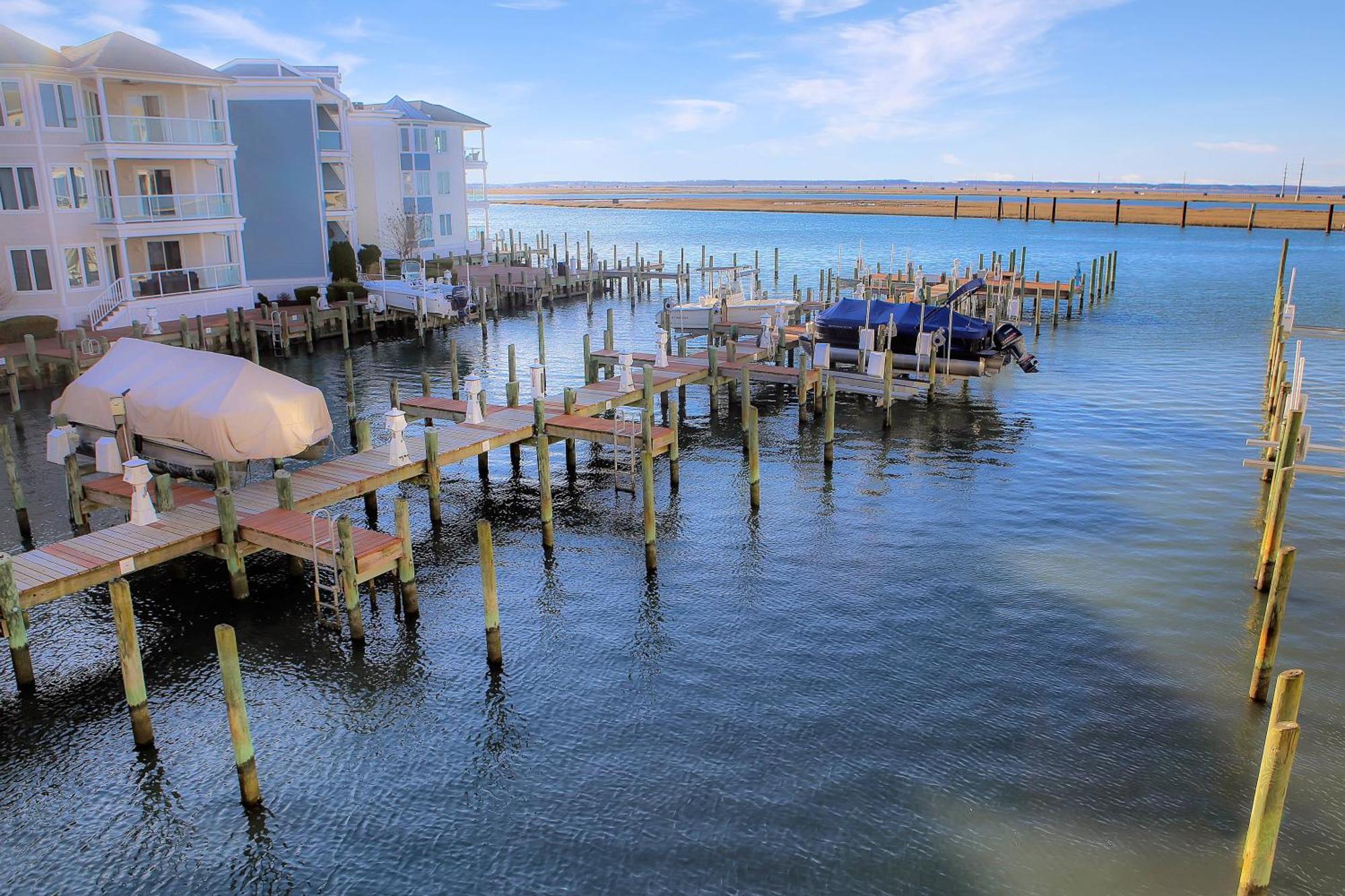 Sunset Bay 212 - Pet Friendly & Waterfront View! Holiday home