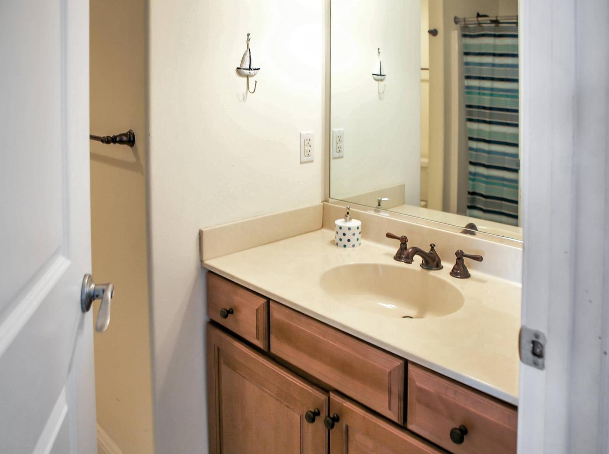 Sunset Bay 212 - Pet Friendly & Waterfront View! Holiday home