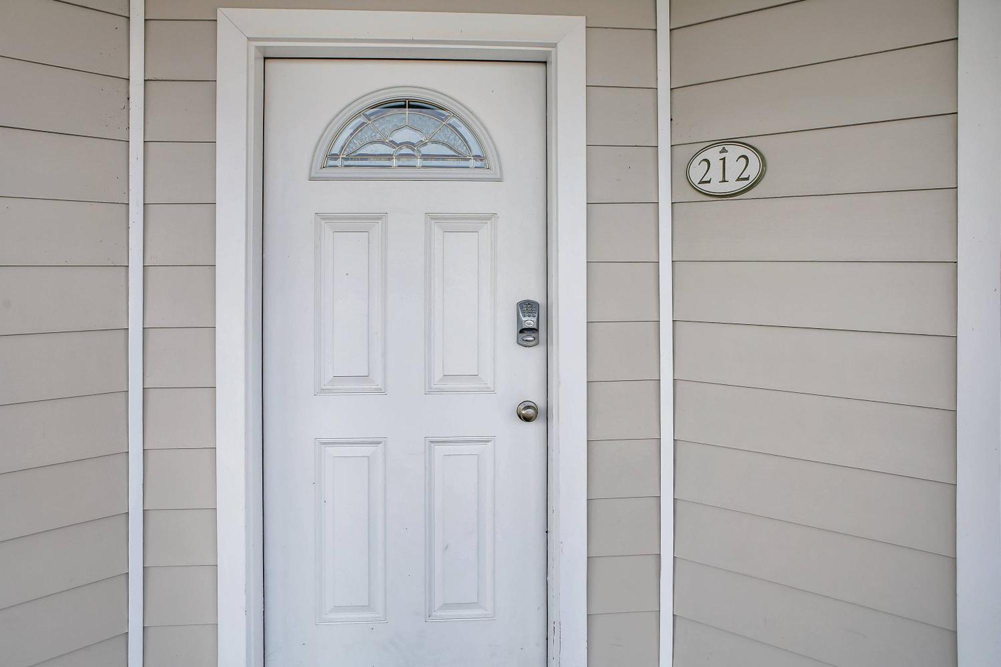 Sunset Bay 212 - Pet Friendly & Waterfront View! Holiday home