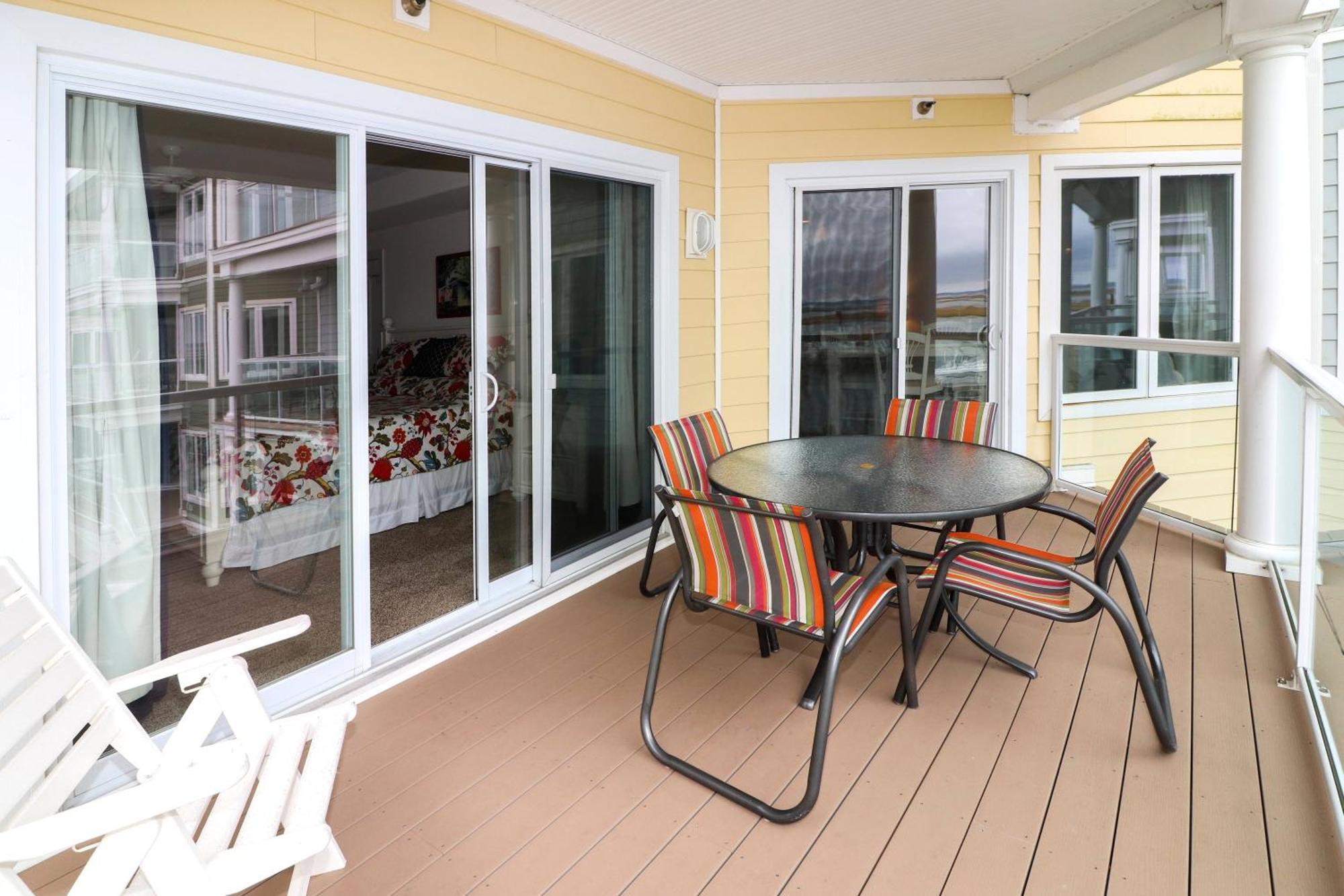 Sunset Bay 208 - Pet Friendly & Includes A Boat Slip!