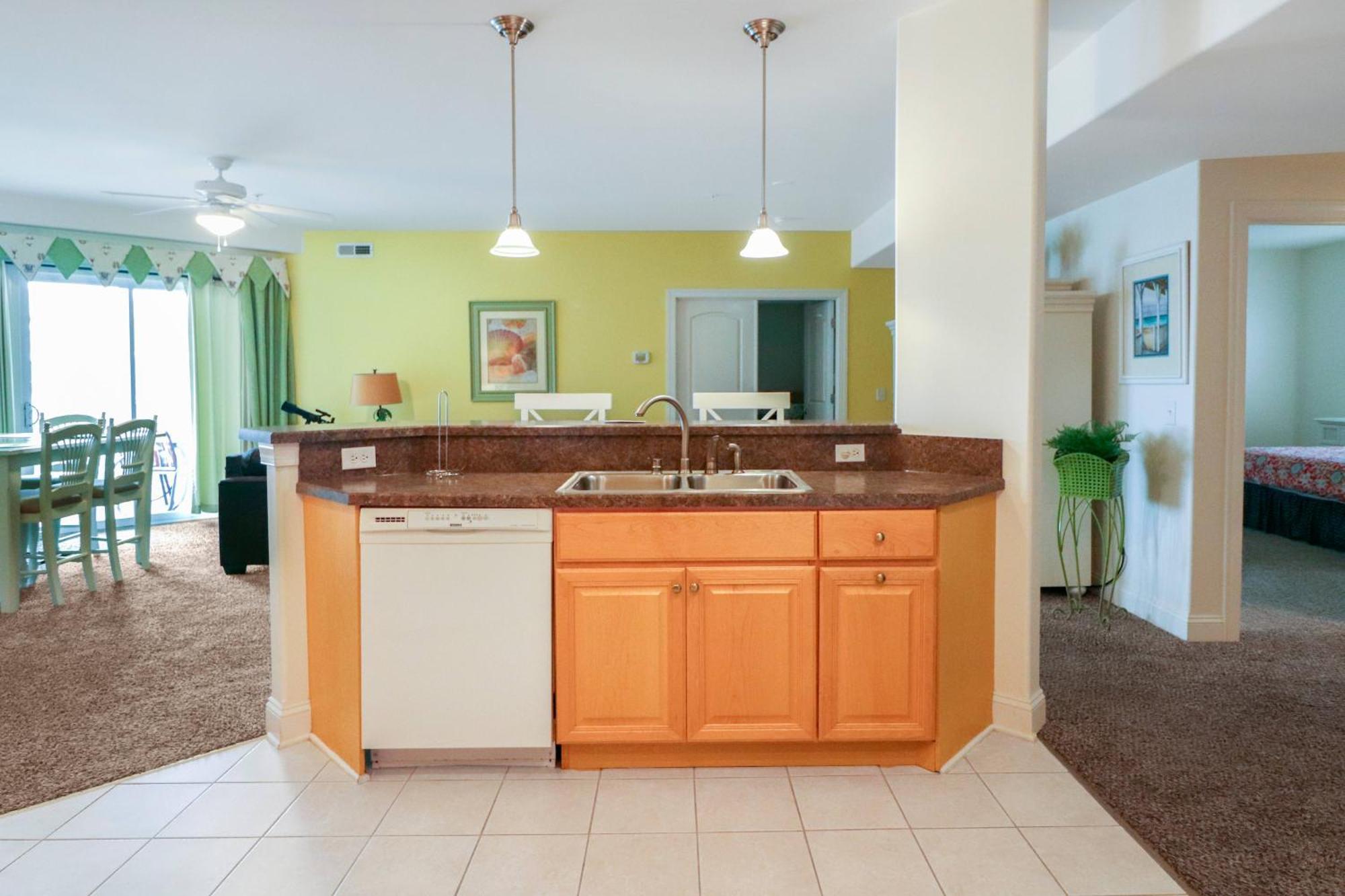 Sunset Bay 208 - Pet Friendly & Includes A Boat Slip!