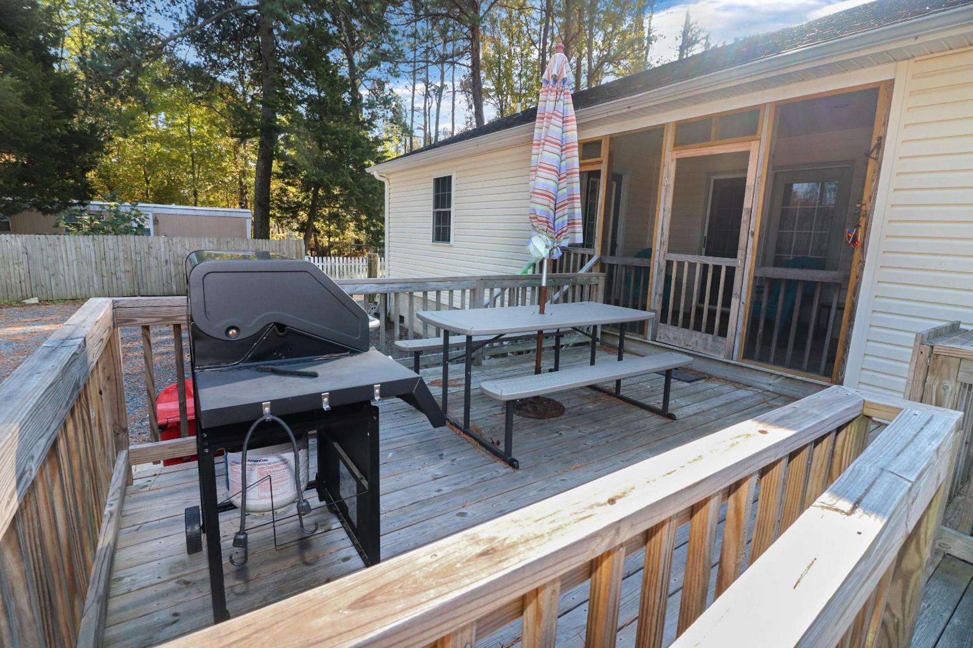 Horseshoe Hideaway - Cozy With Screened Porches! Chincoteague
