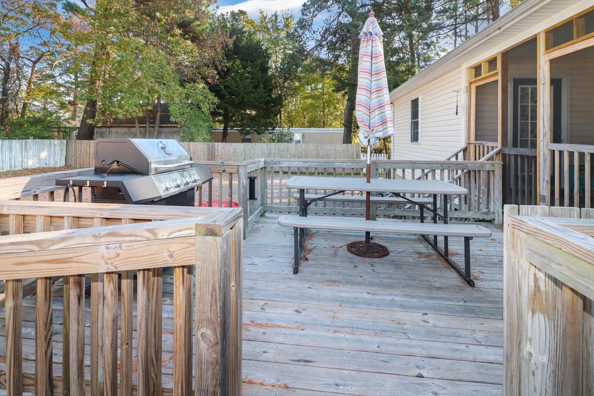 Horseshoe Hideaway - Cozy With Screened Porches!