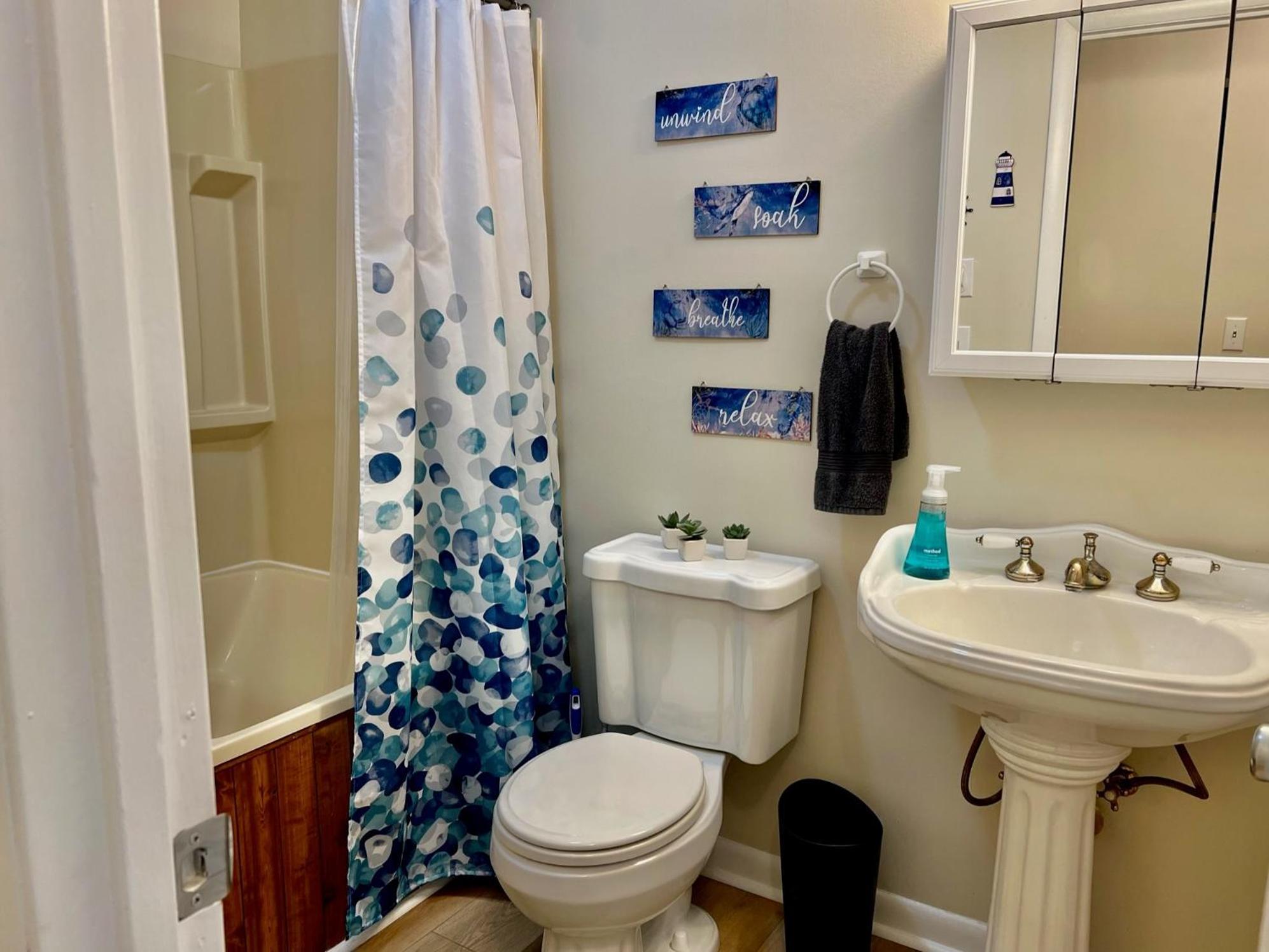 Casa Mar - Main Street & Screened Porch!