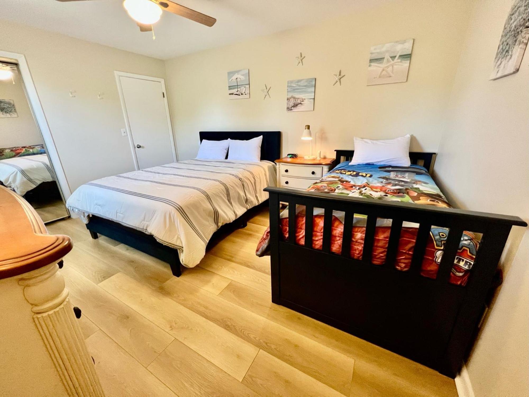 Casa Mar - Main Street & Screened Porch! * Chincoteague
