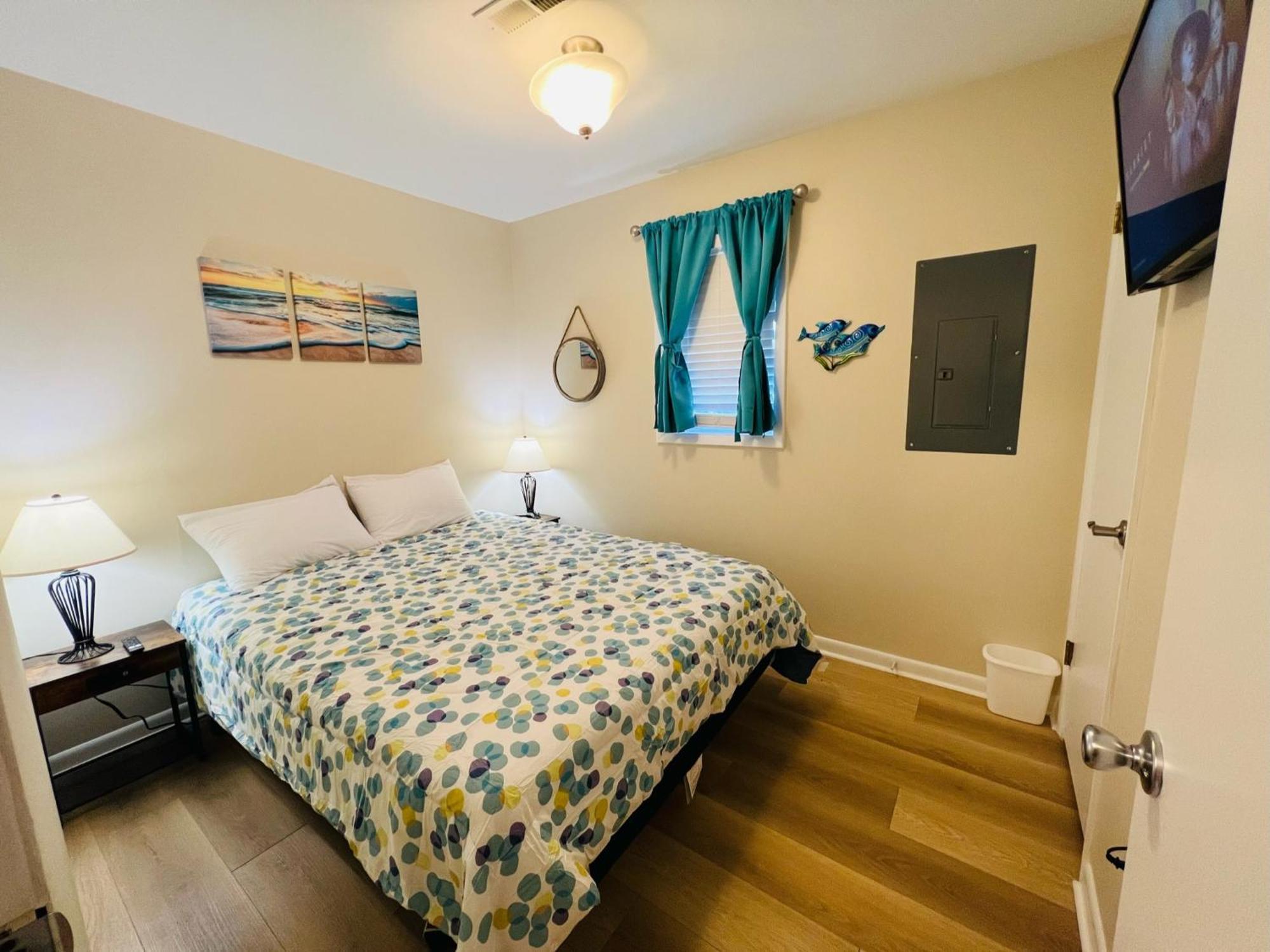 Casa Mar - Main Street & Screened Porch! Holiday home