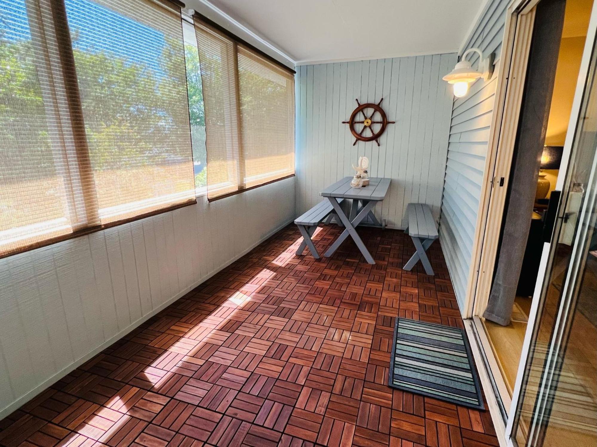 Holiday home Casa Mar - Main Street & Screened Porch!