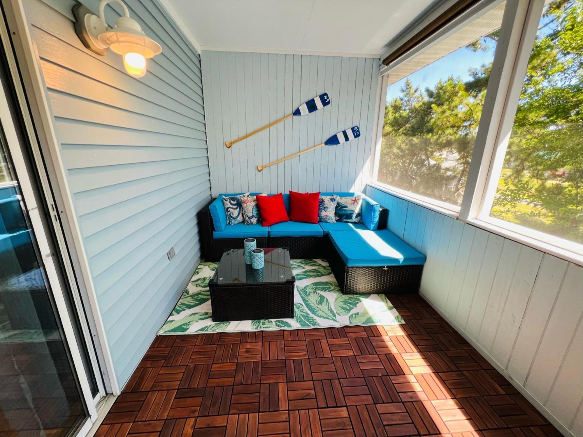 Holiday home Casa Mar - Main Street & Screened Porch! *