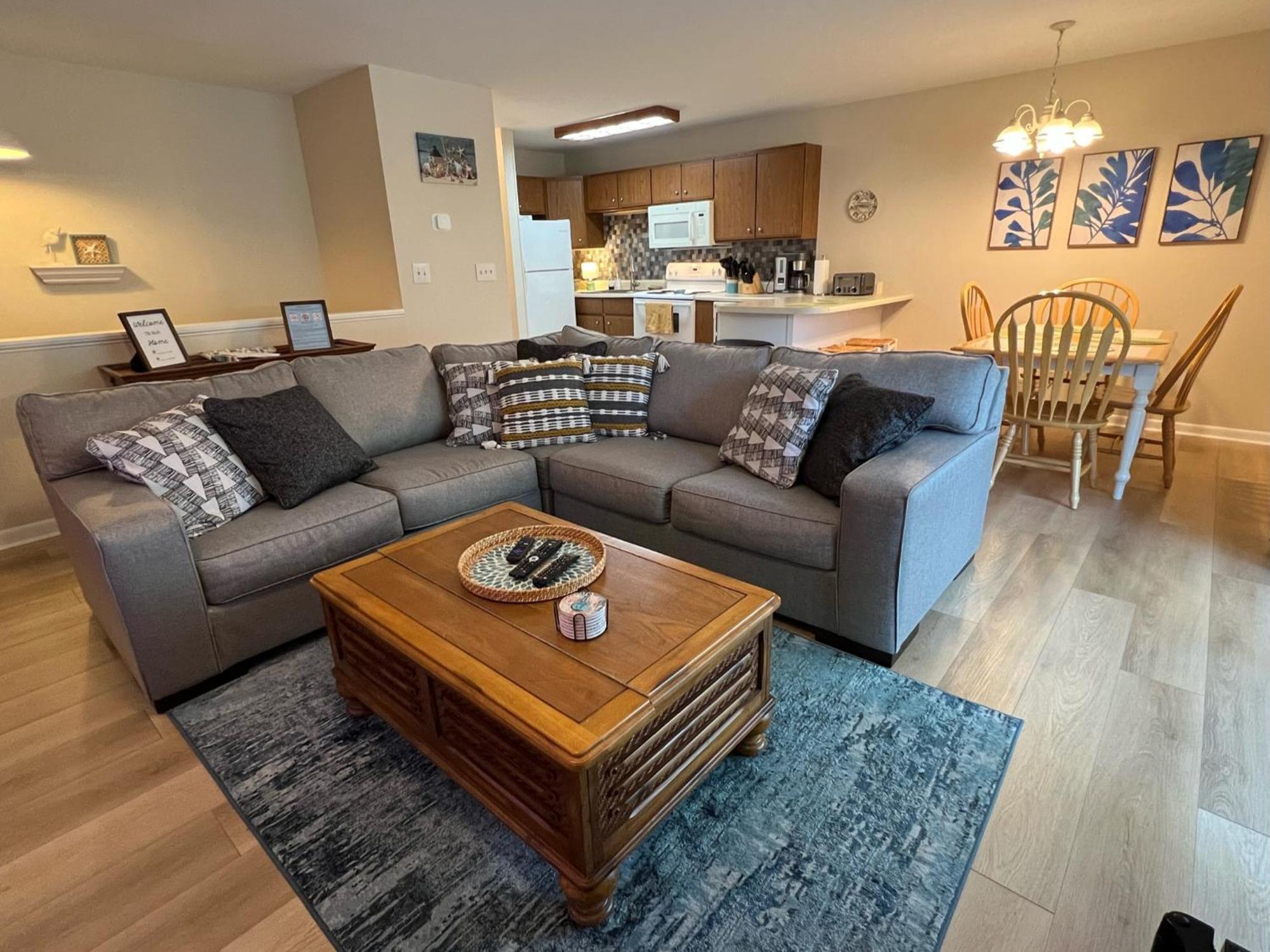 Casa Mar - Main Street & Screened Porch!