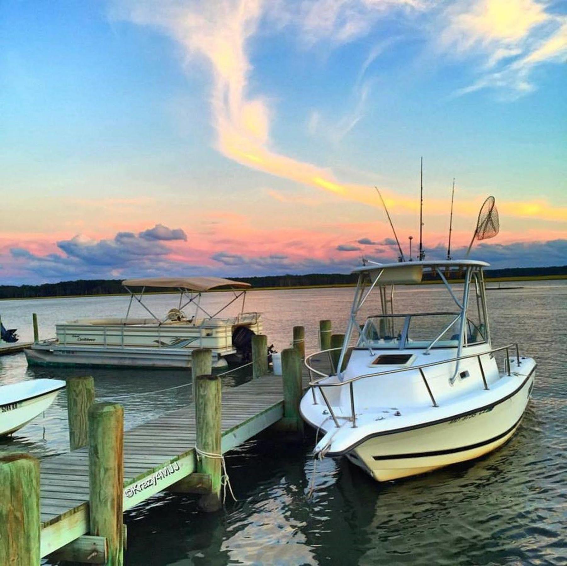 Hotel Snug Harbor Marina And
