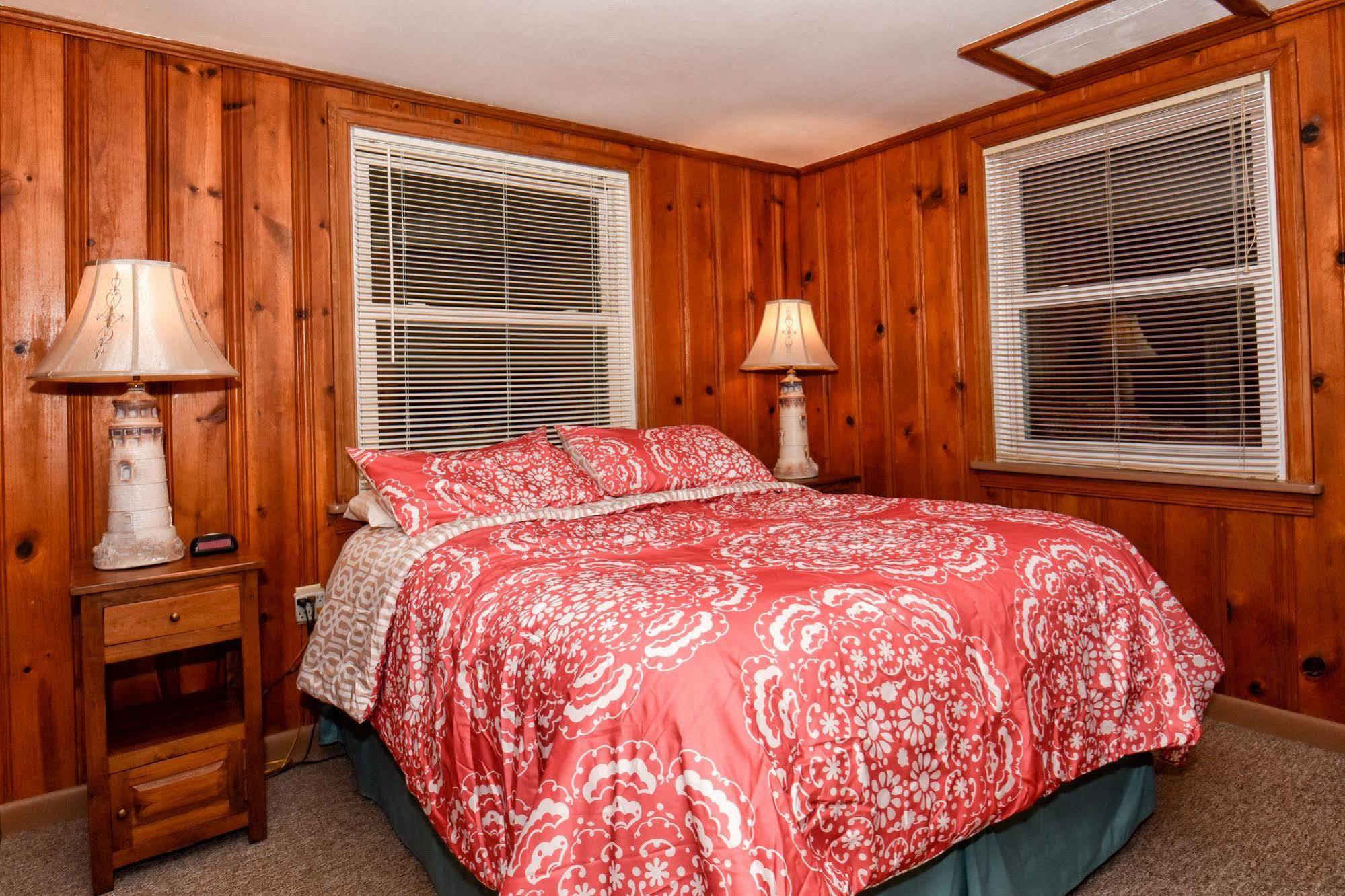 Snug Harbor Marina And Hotel 2*