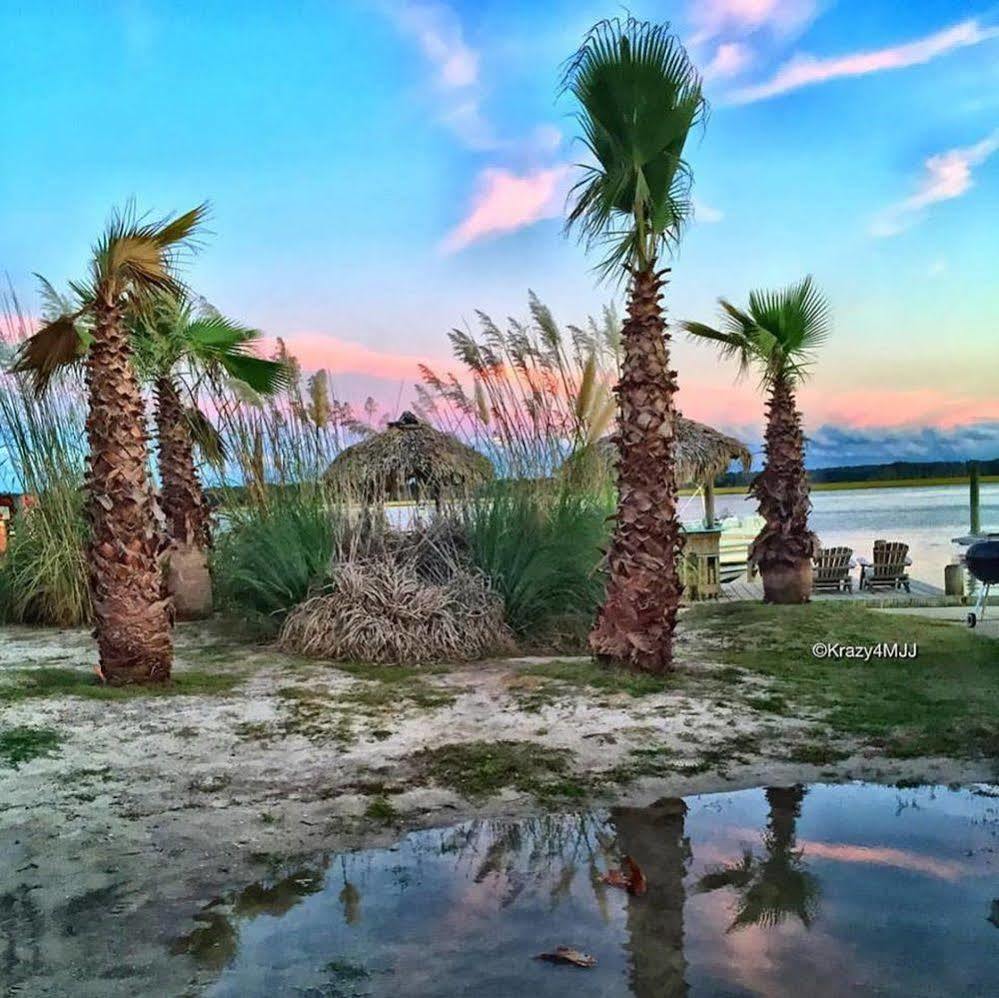 Snug Harbor Marina And 2* Chincoteague
