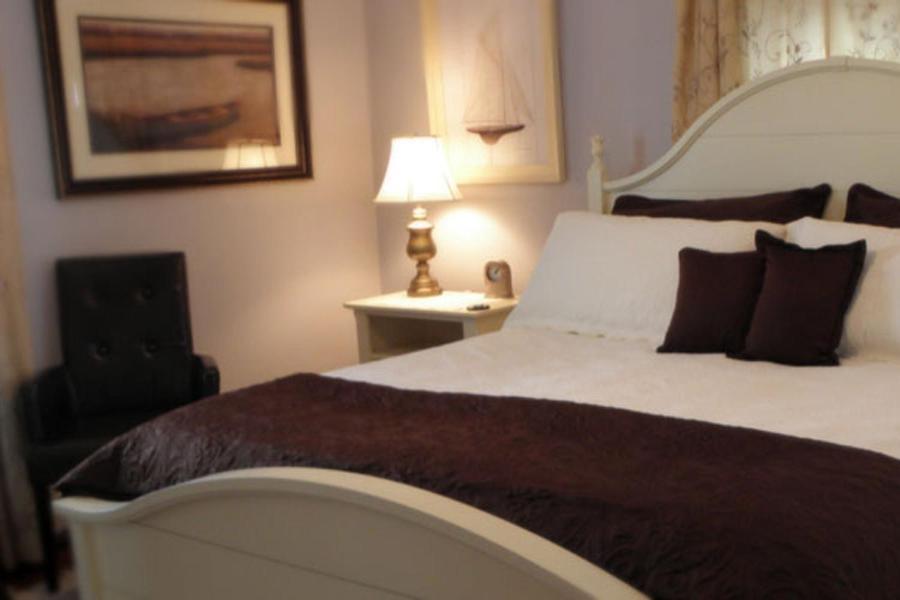 Bed & Breakfast 1848 Island Manor House