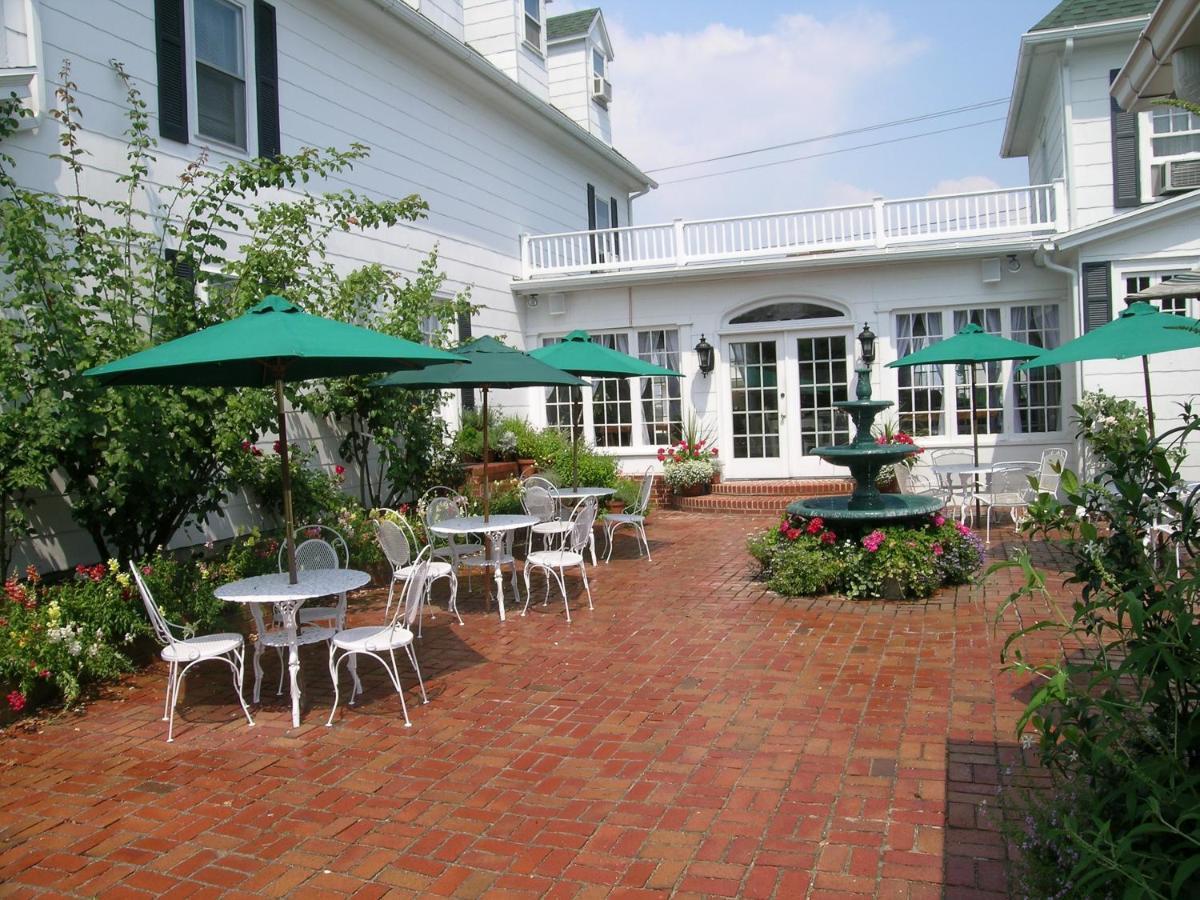 1848 Island Manor House Bed & Breakfast *