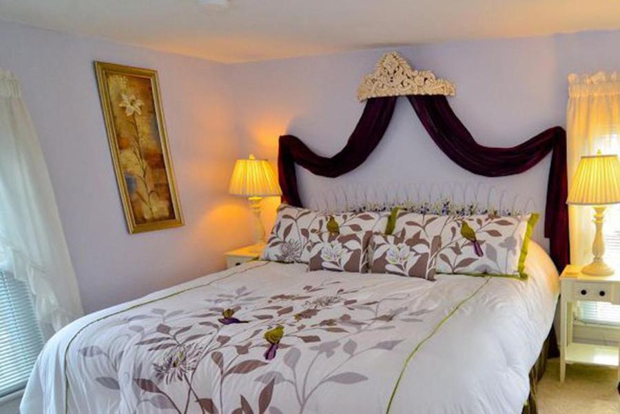1848 Island Manor House Bed & Breakfast