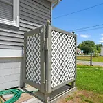 Bue Crab Bungalow - Charming In-Town Cottage!