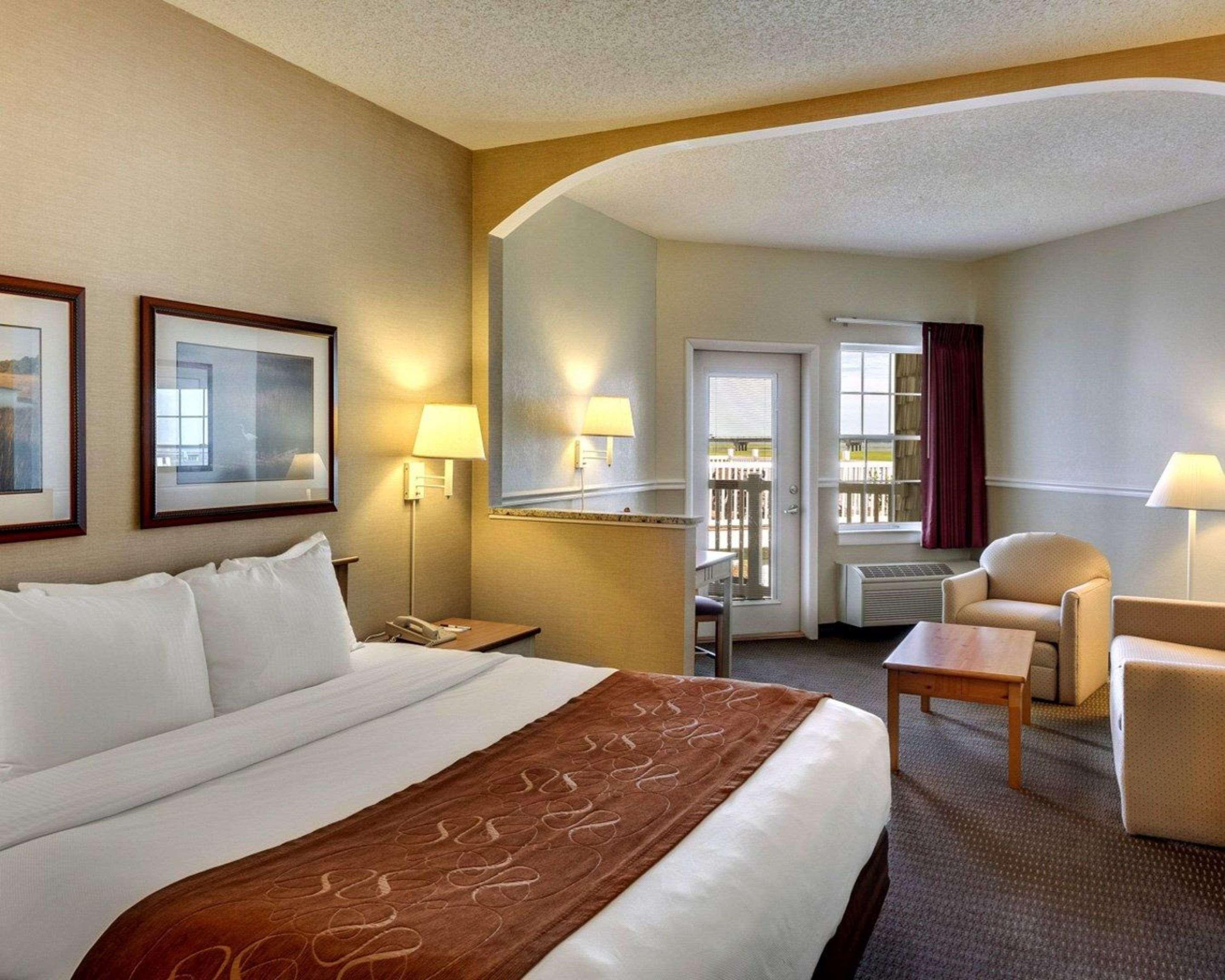 Hotel Comfort Island Bayfront 3*